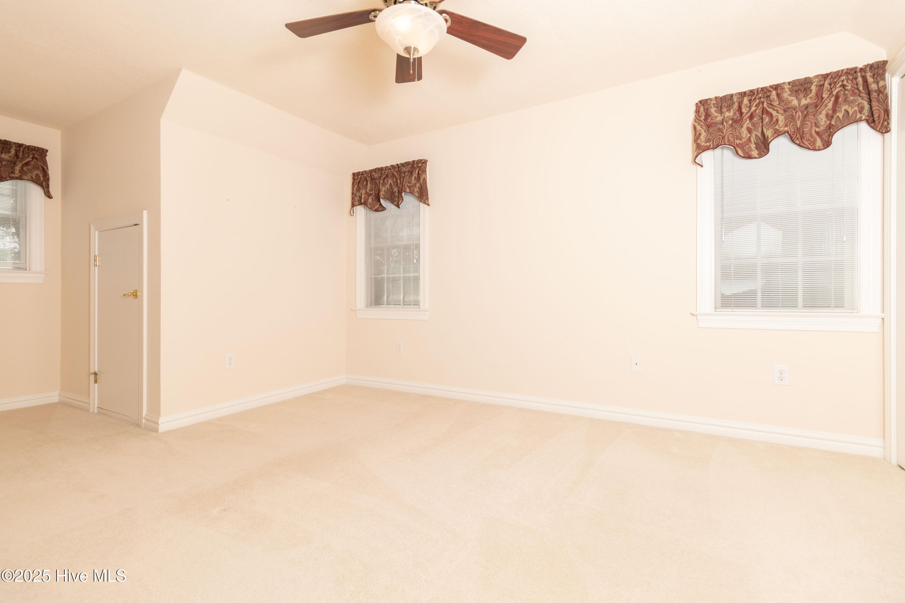 2nd bedroom upstairs w ensuite