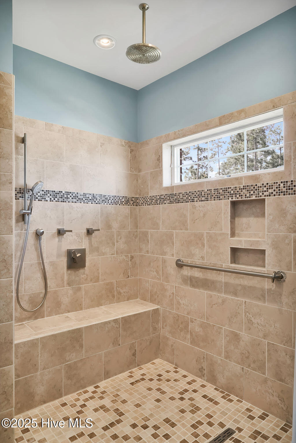 100540084 | Photo 17