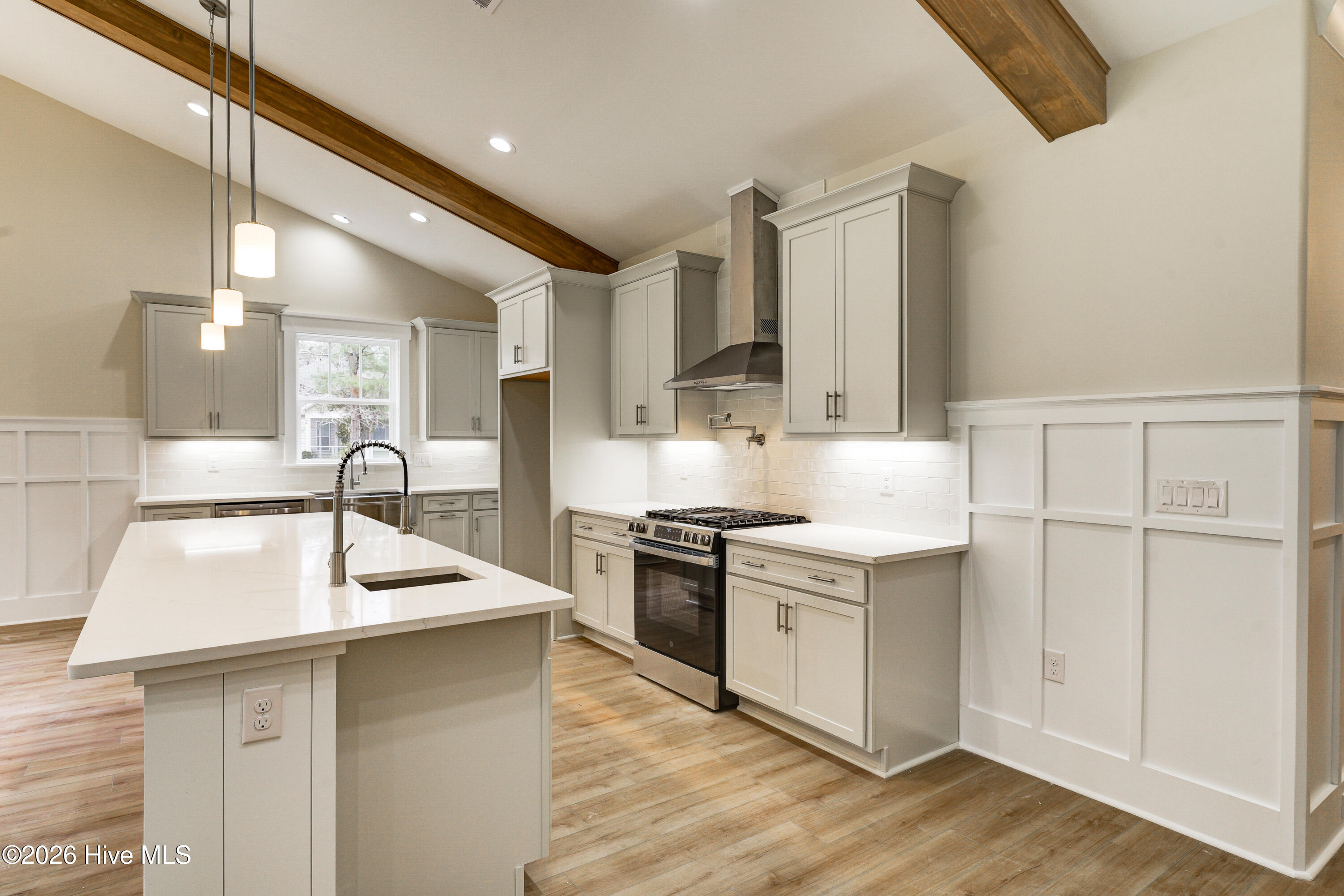 100547113 | Photo 12