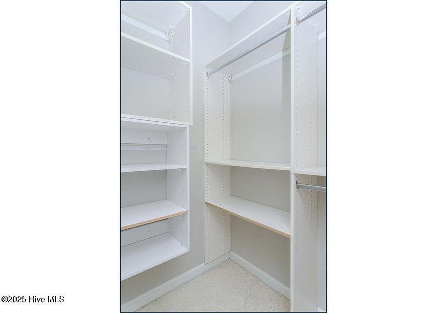 100546569 | Photo 38