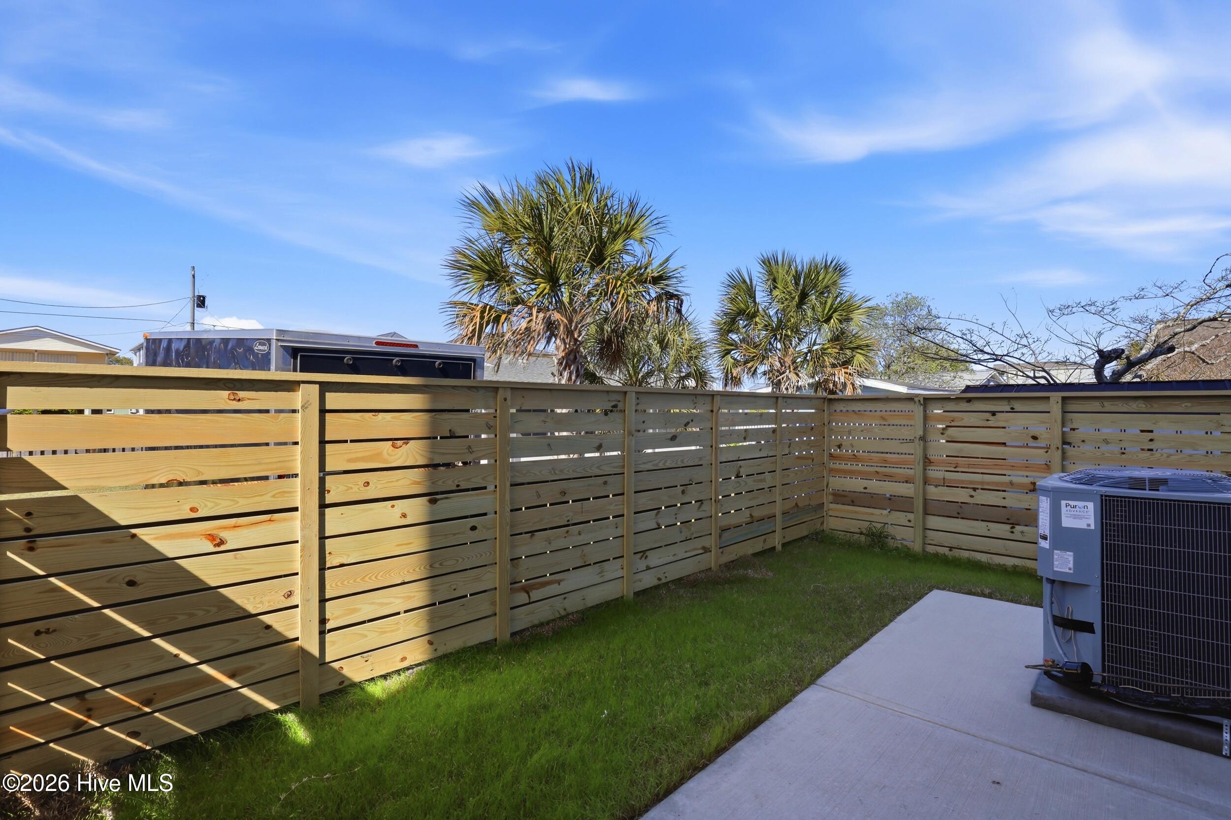 100562877 | Photo 38