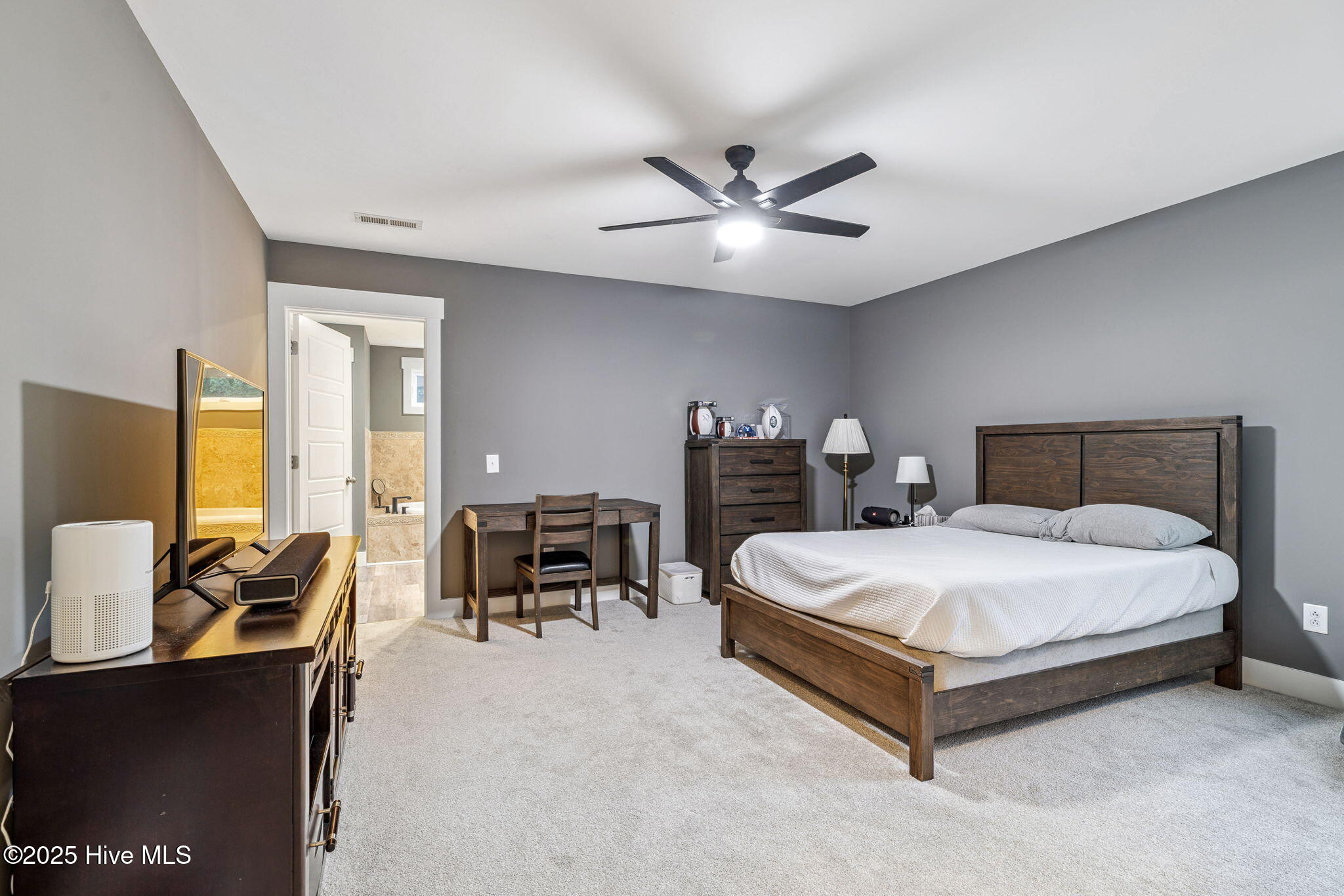 100520398 | Photo 34