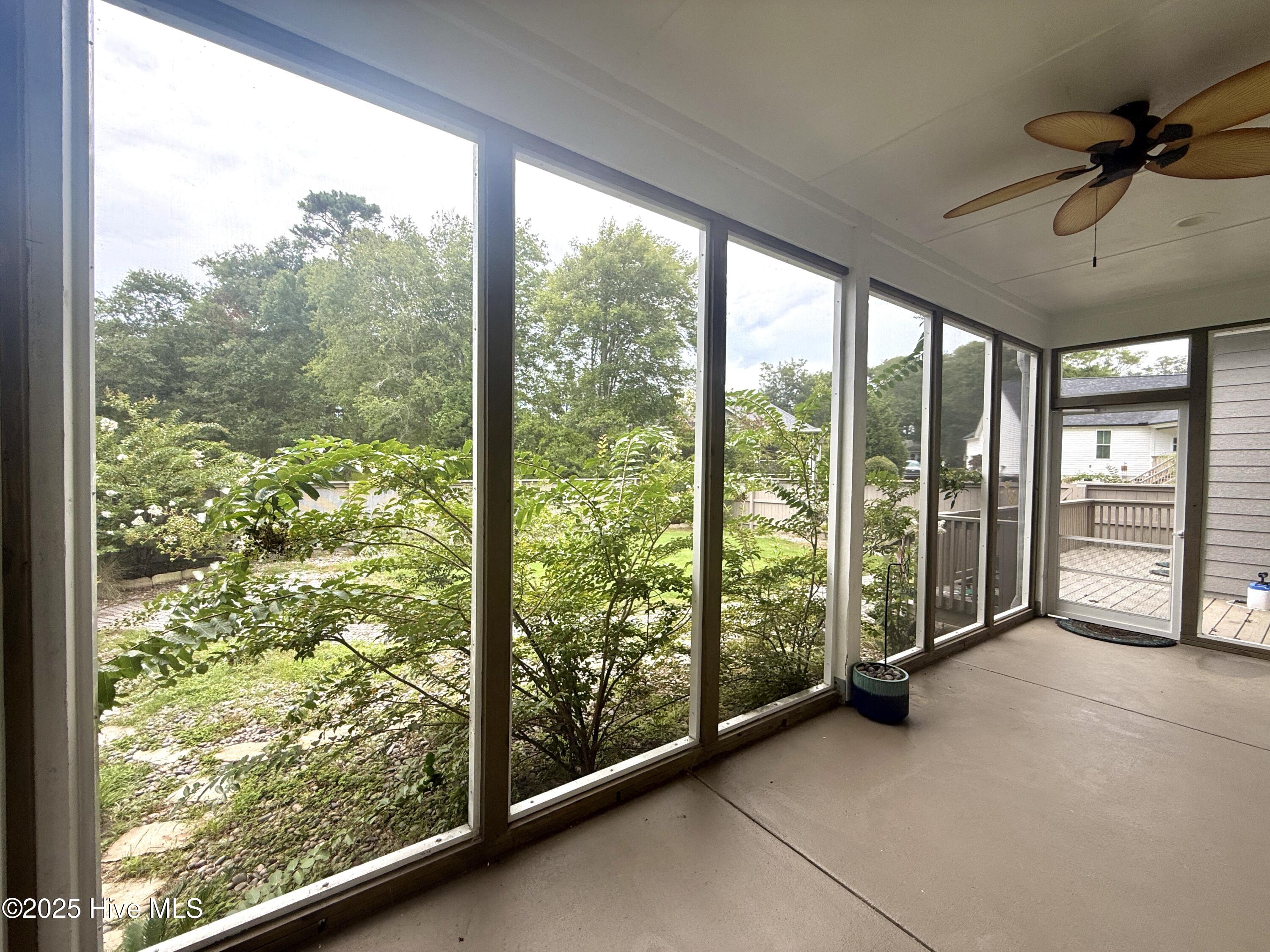 100525098 | Photo 40