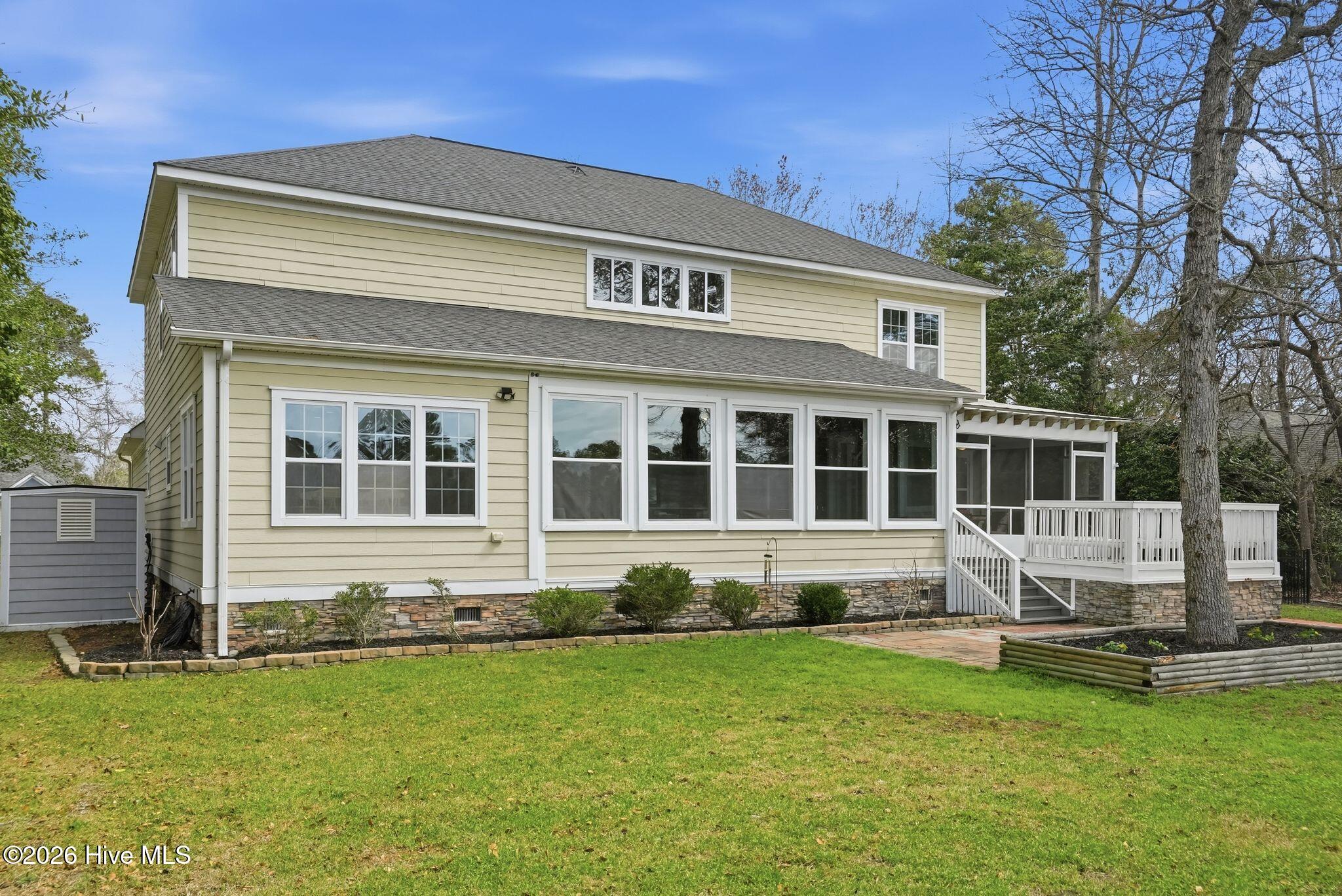 100560935 | Photo 84