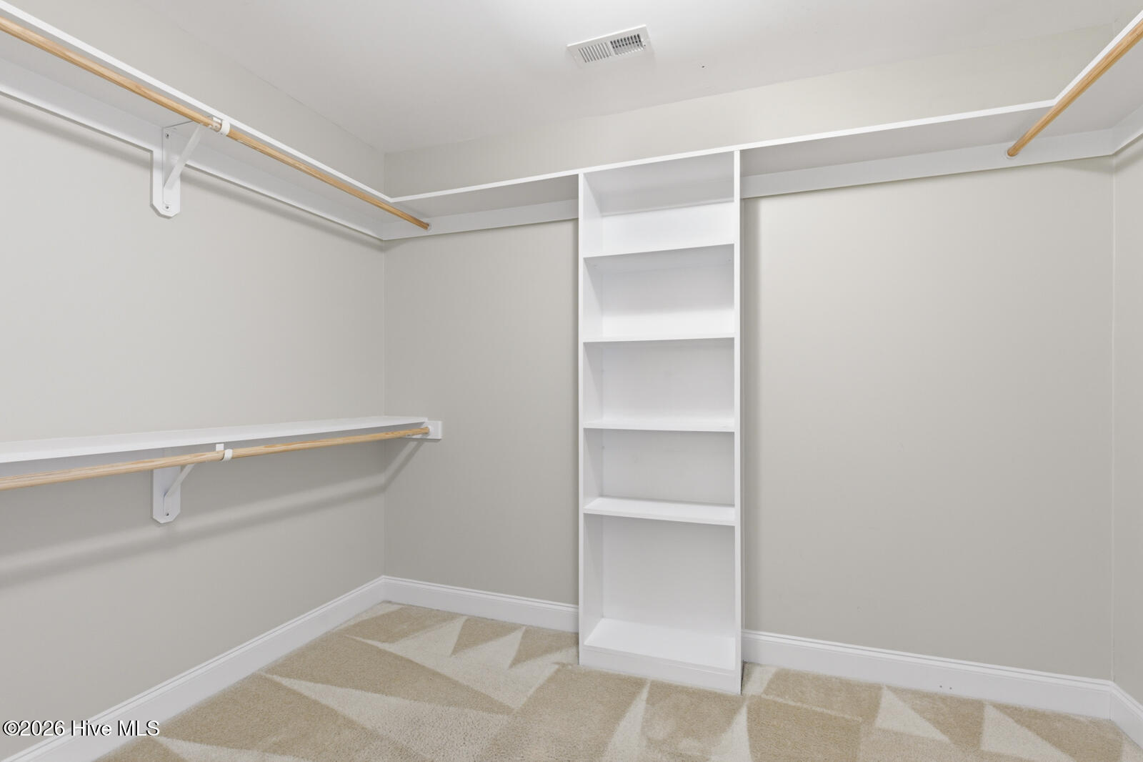 100563645 | Photo 25