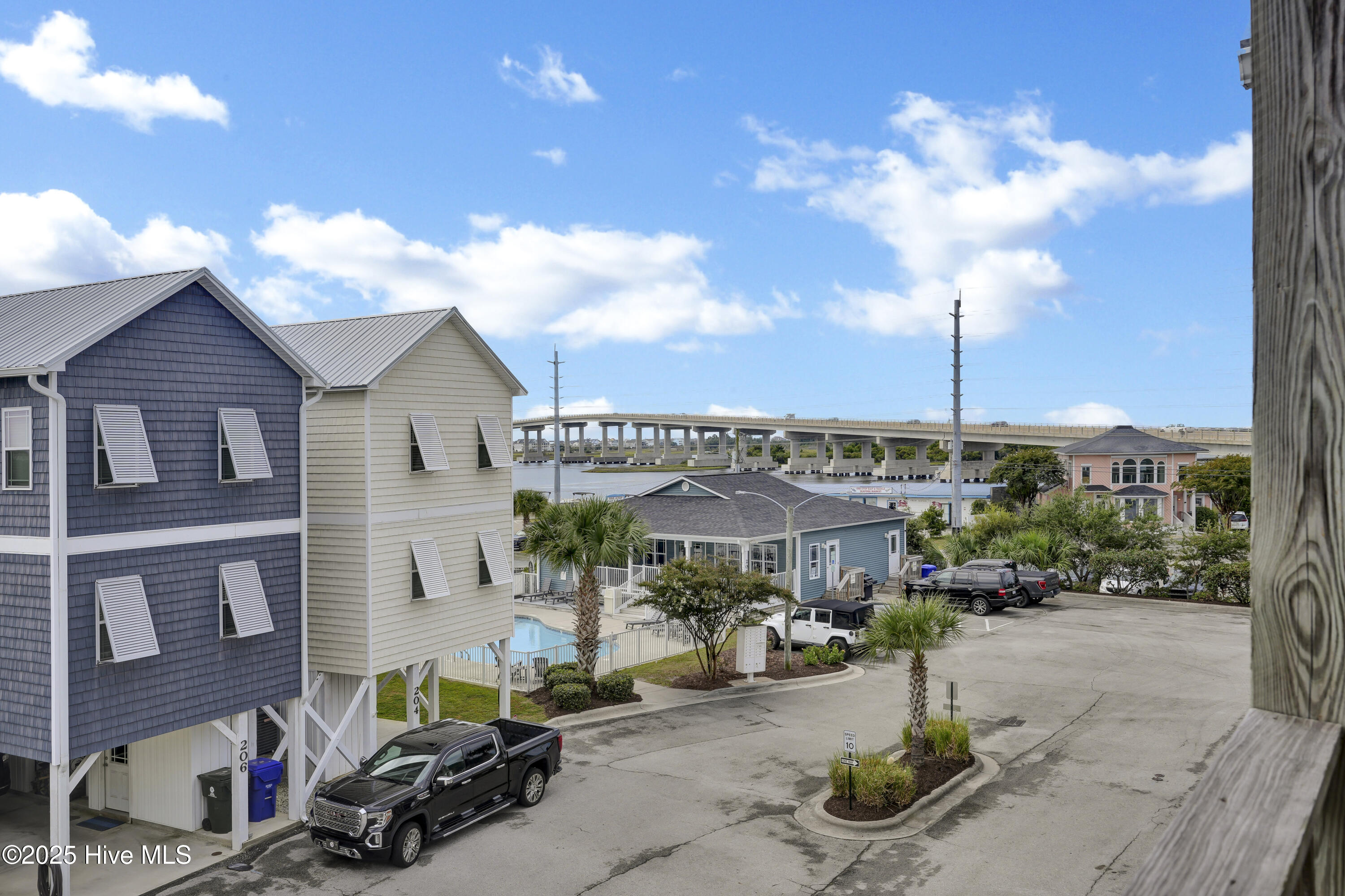 100532685 | Photo 37