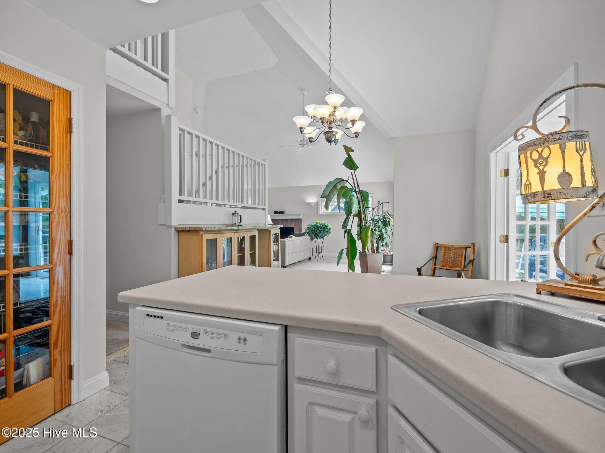 100513840 | Photo 14