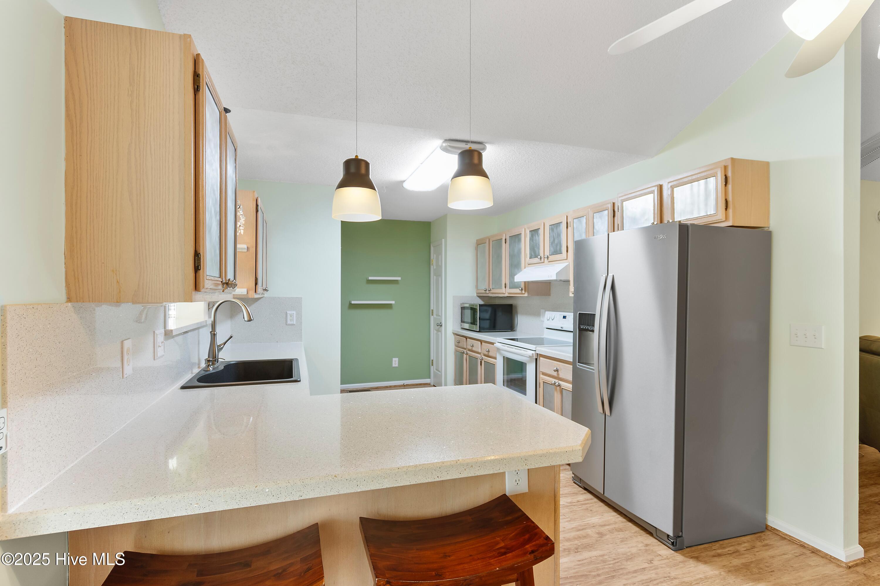 100542990 | Photo 22