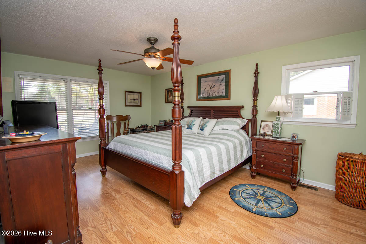 915 Sunset Boulevard,Newport