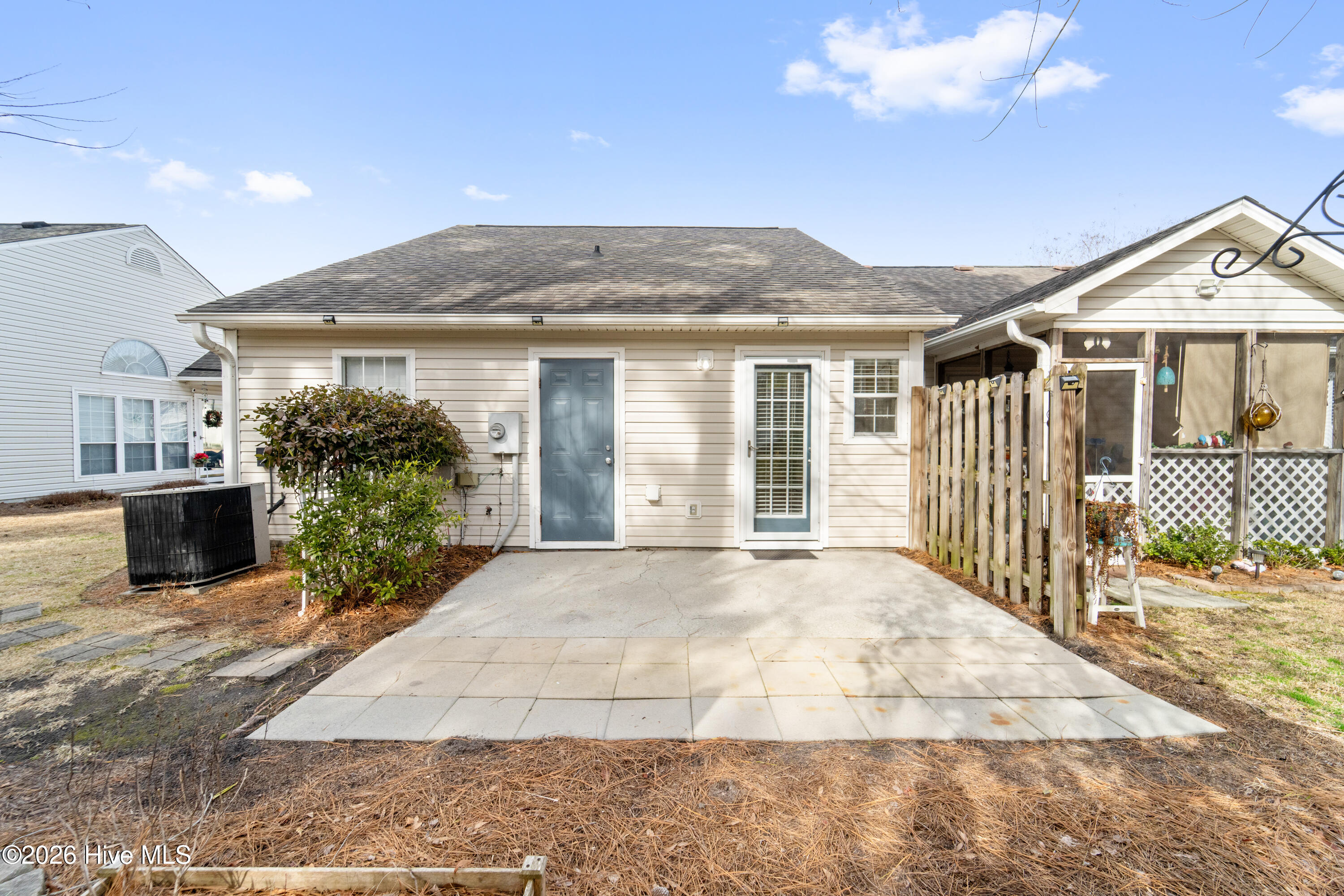 100555847 | Photo 23