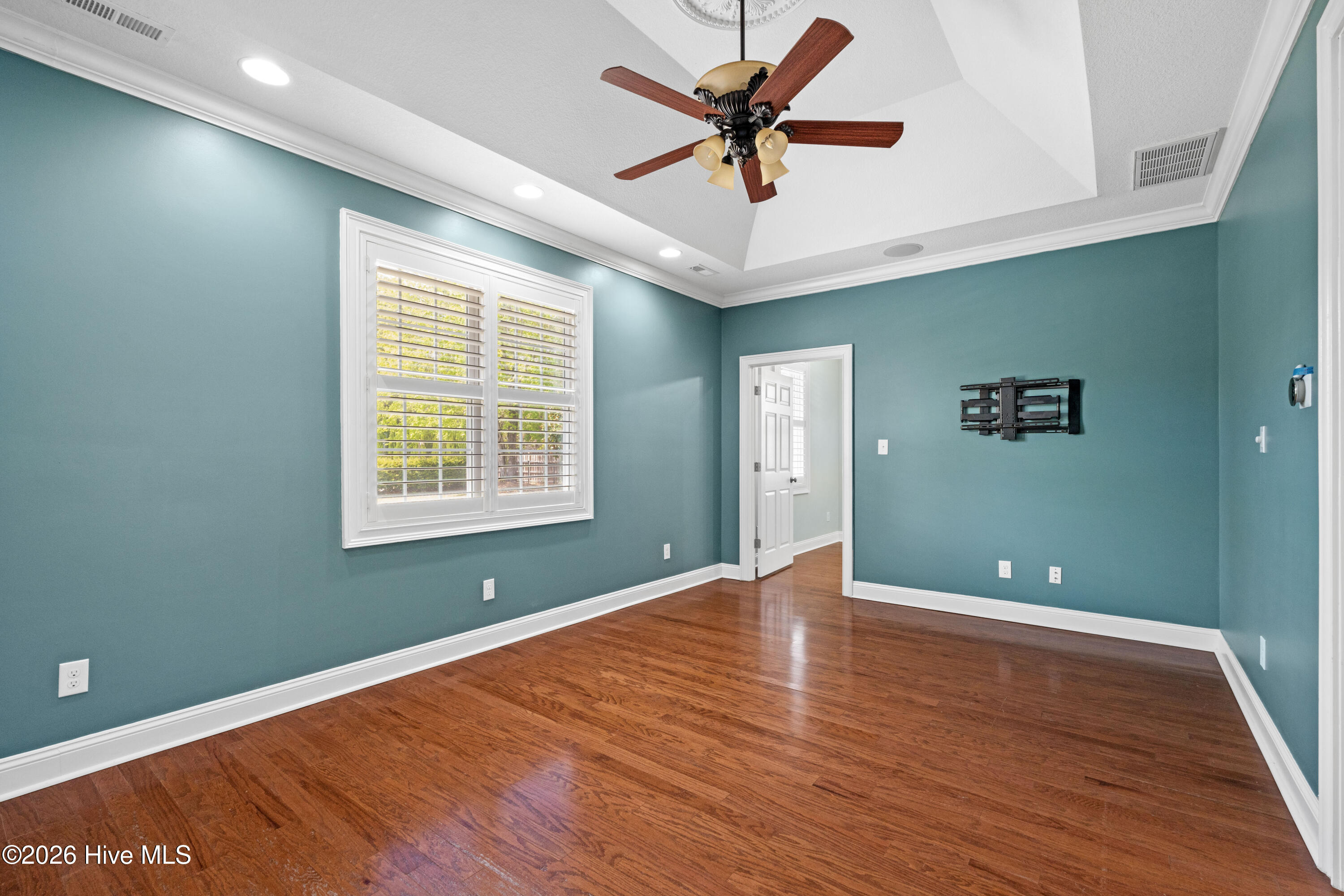 100565289 | Photo 28