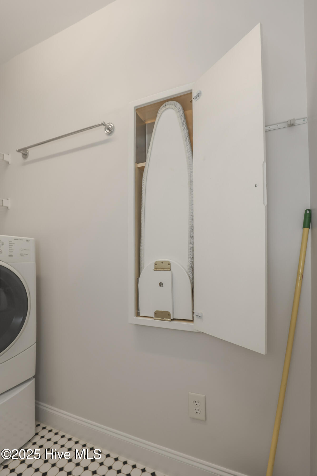 100530782 | Photo 45