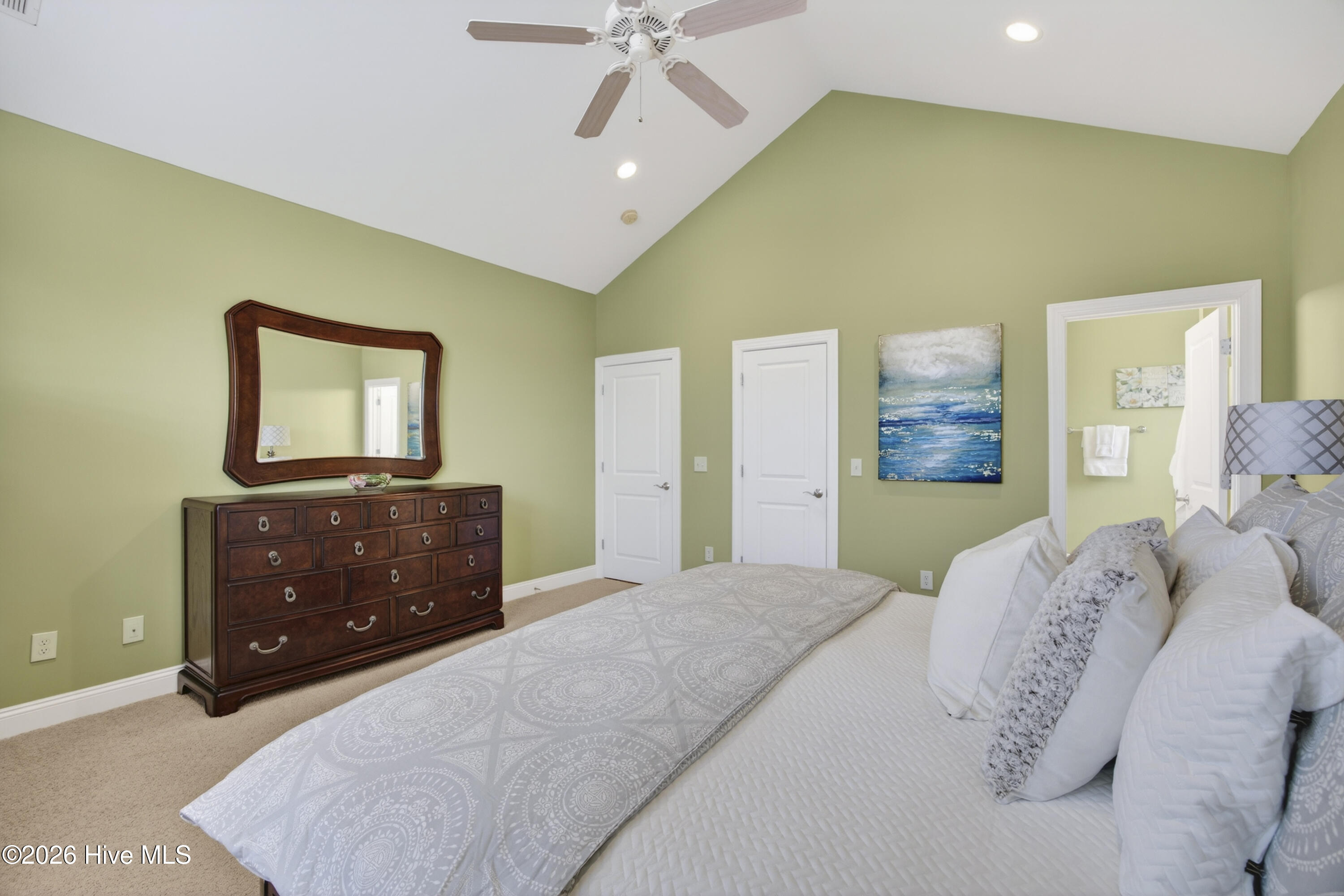 100550838 | Photo 26