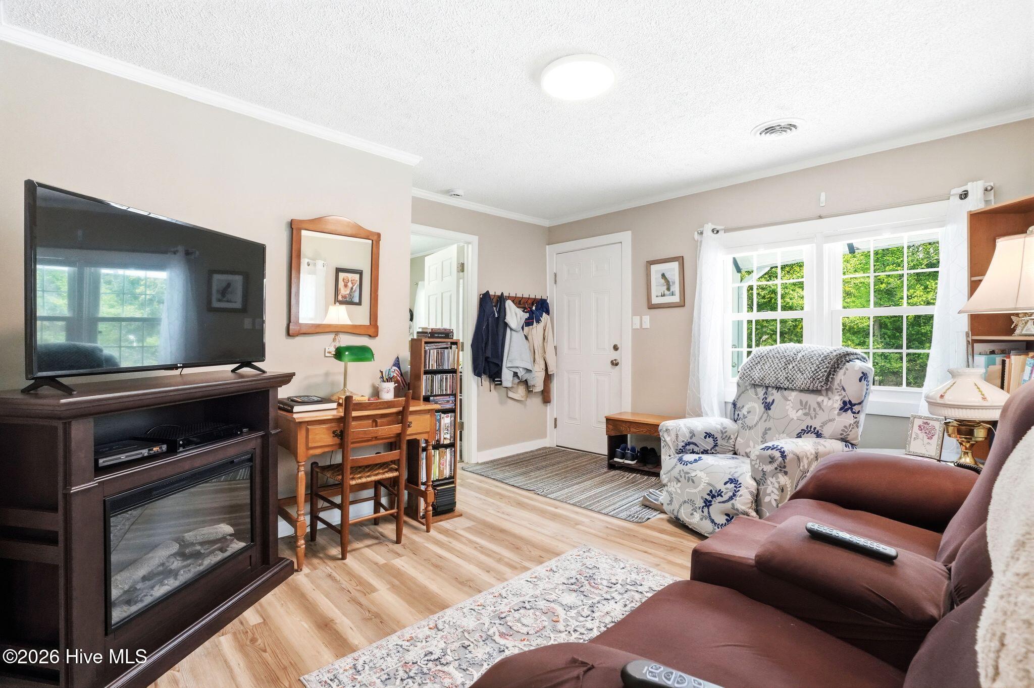 100565882 | Photo 11