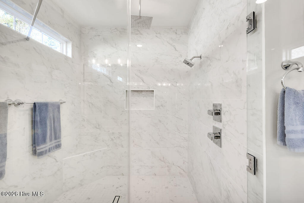 100555392 | Photo 18