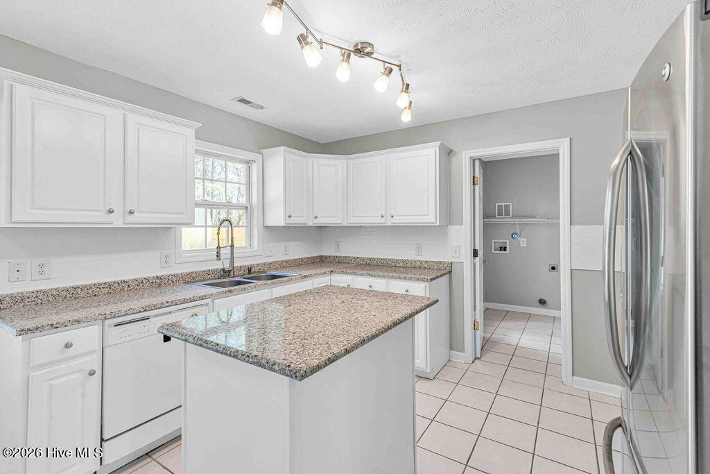 100557733 | Photo 11