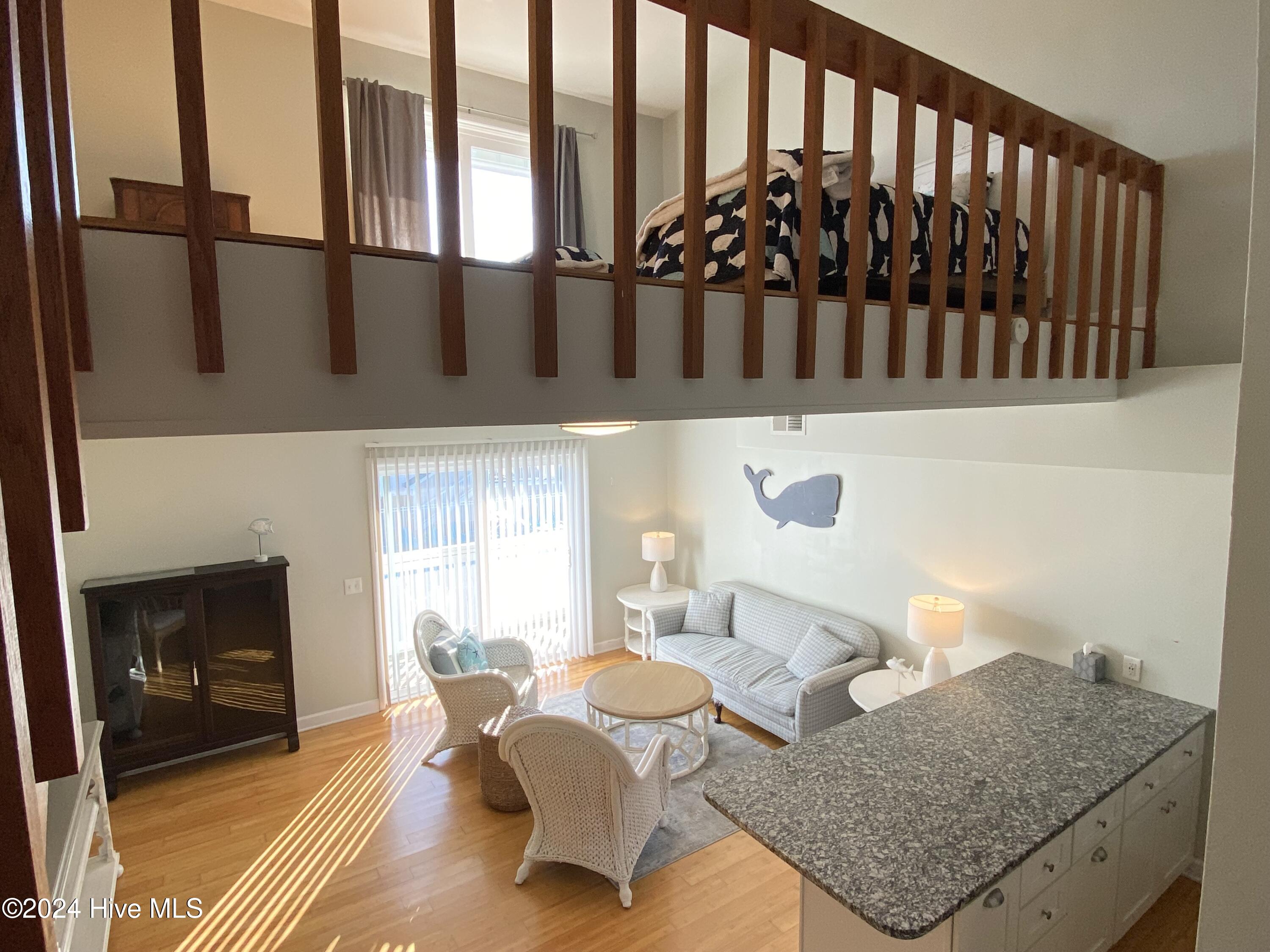 100548371 | Photo 17