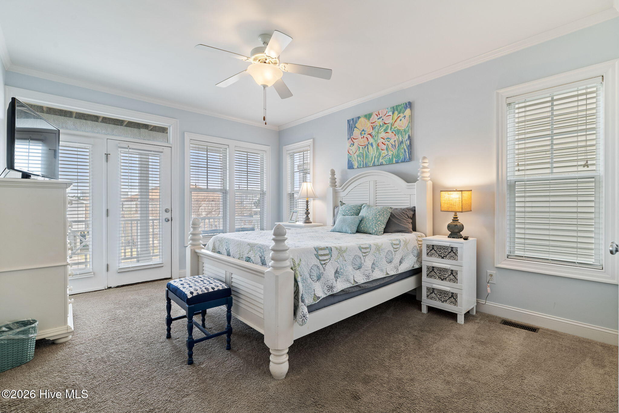 100551653 | Photo 56