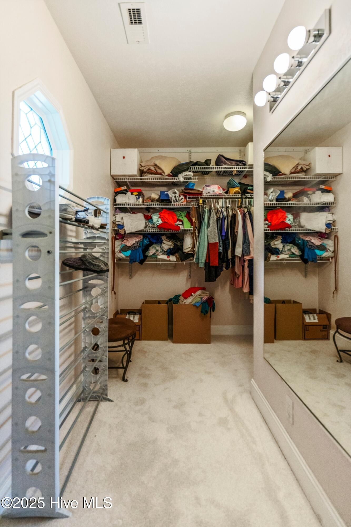 100569480 | Photo 38