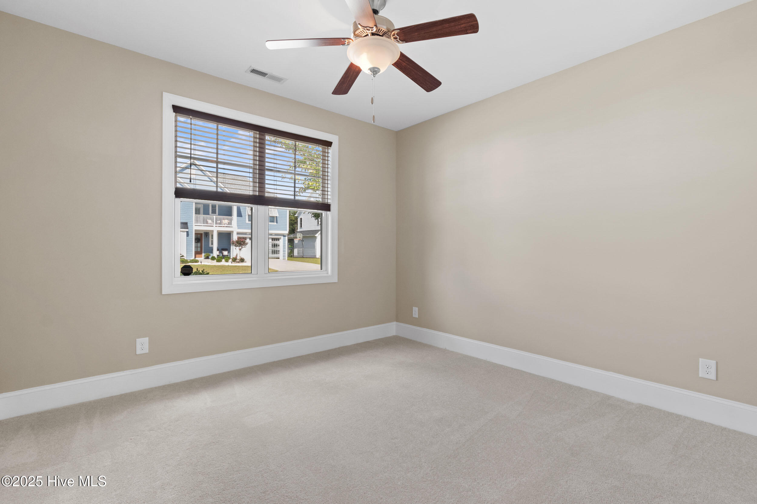 100528109 | Photo 30