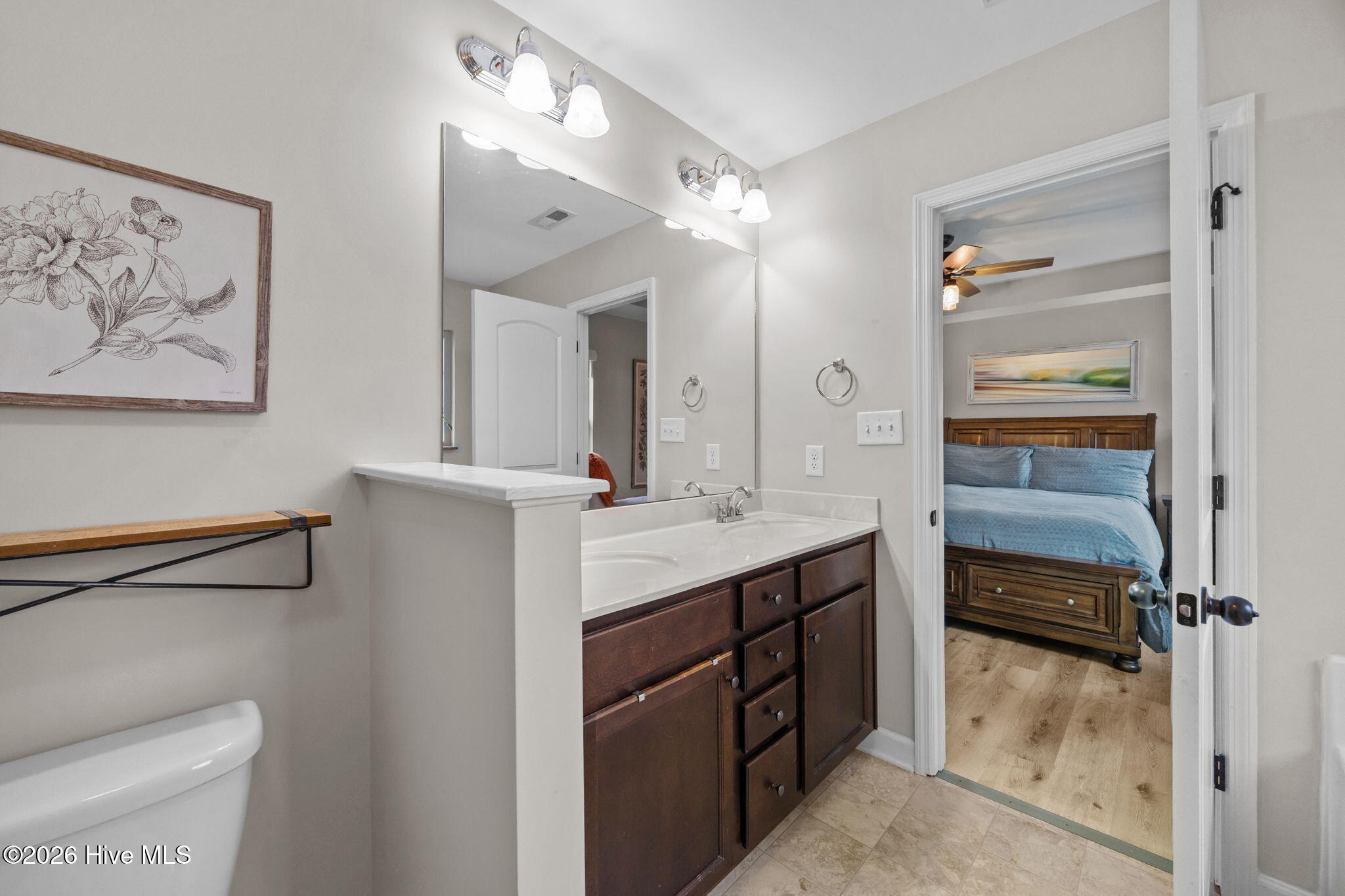 100557162 | Photo 24