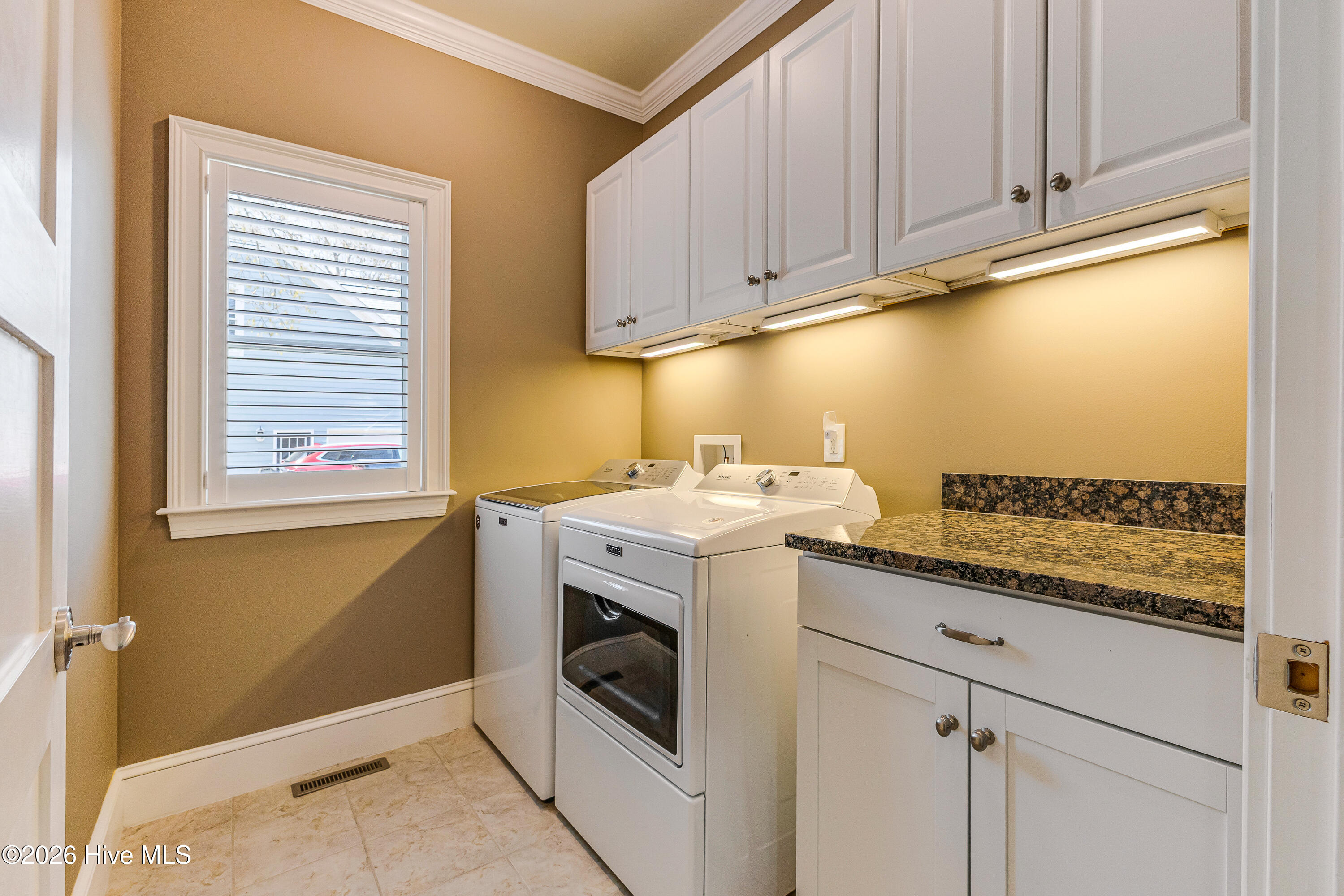 100563168 | Photo 26