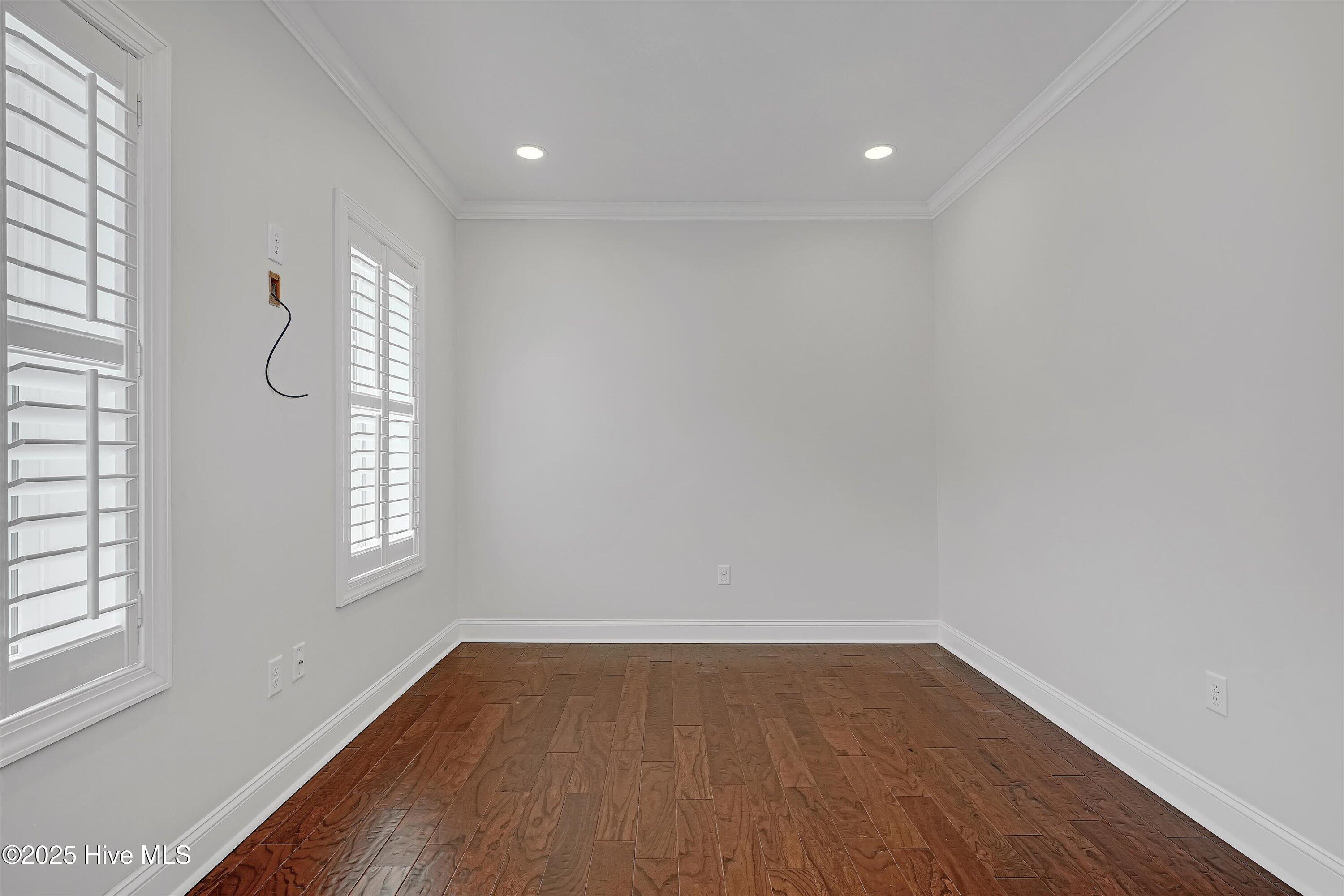 100537477 | Photo 45