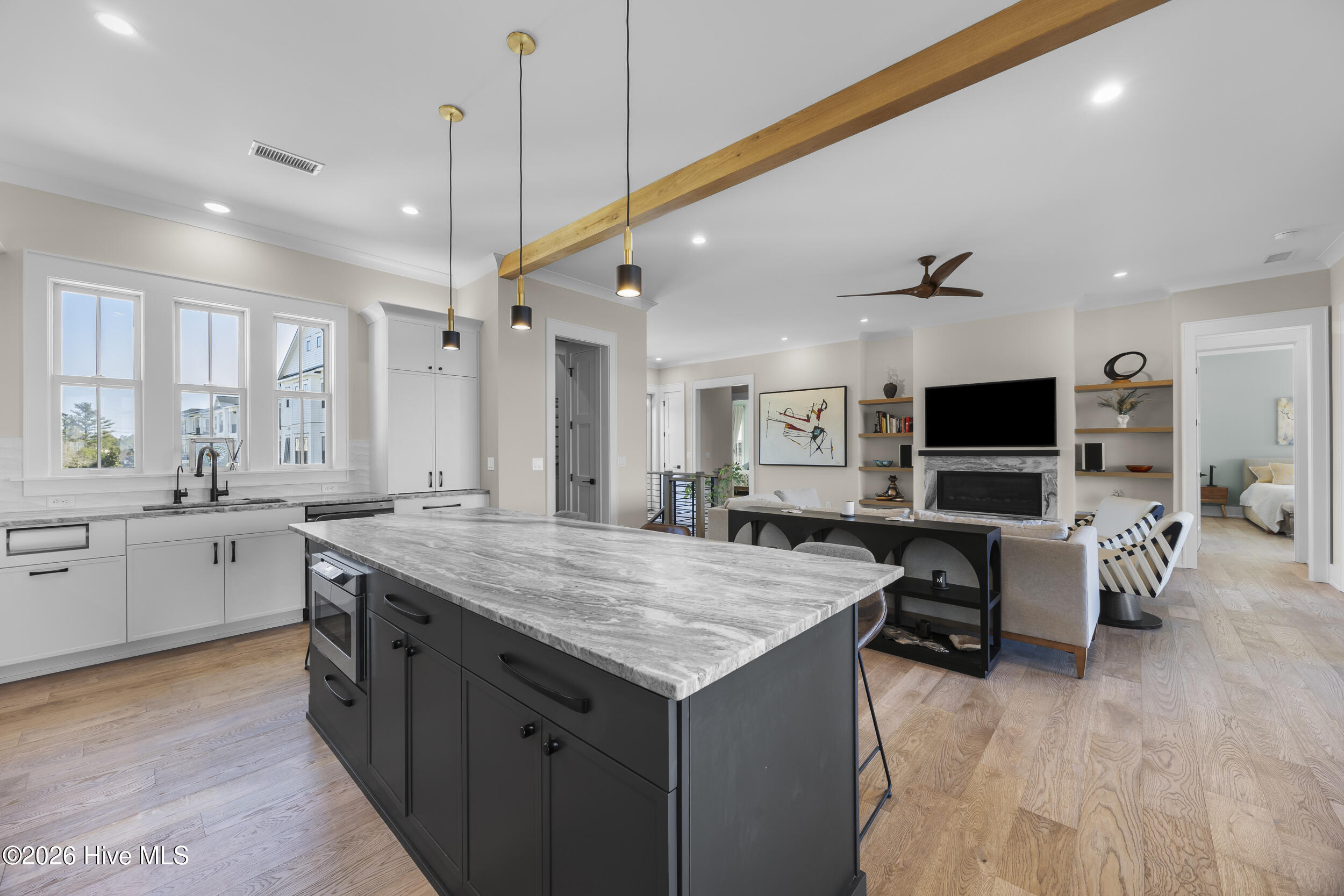 100553352 | Photo 26