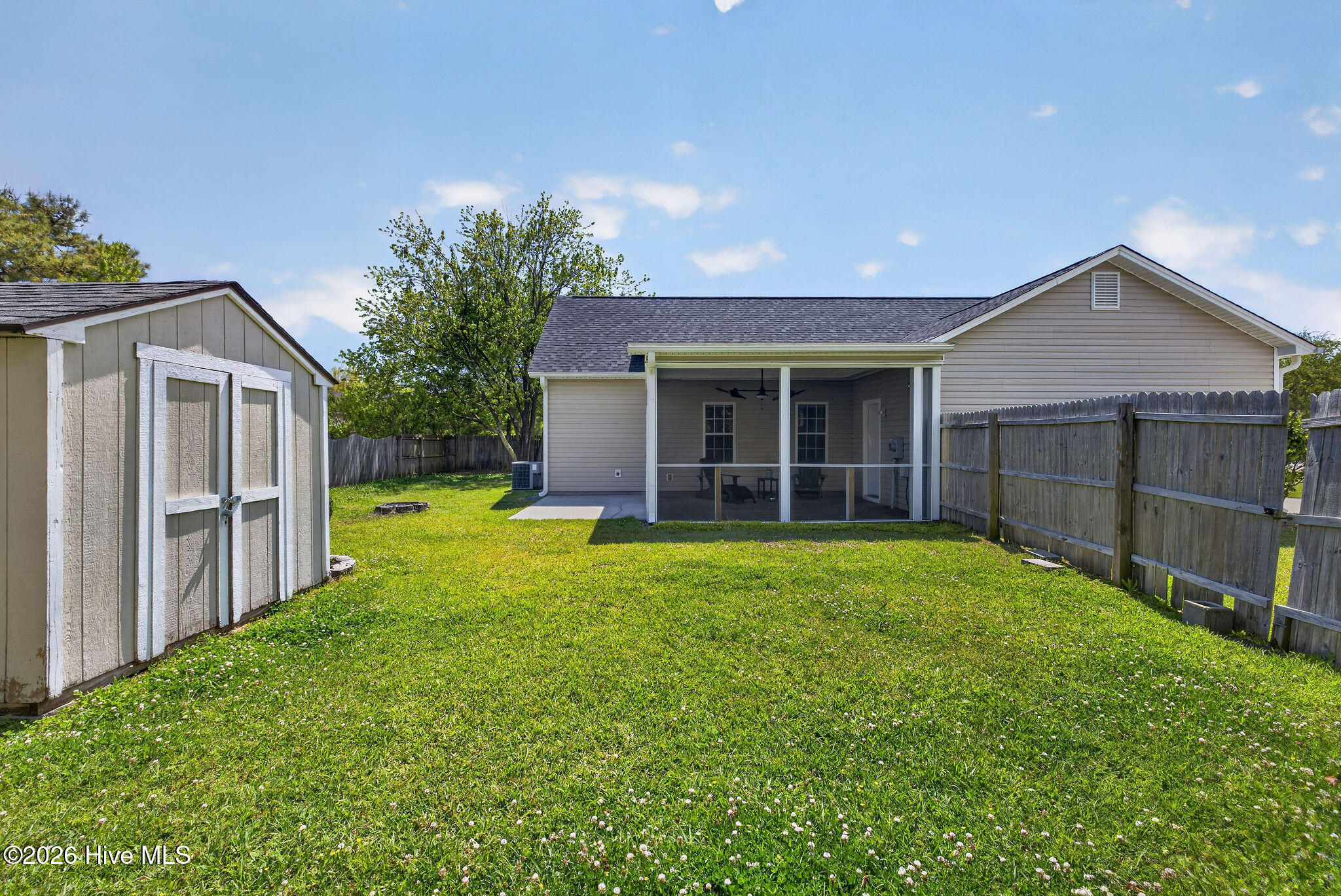 100566327 | Photo 26