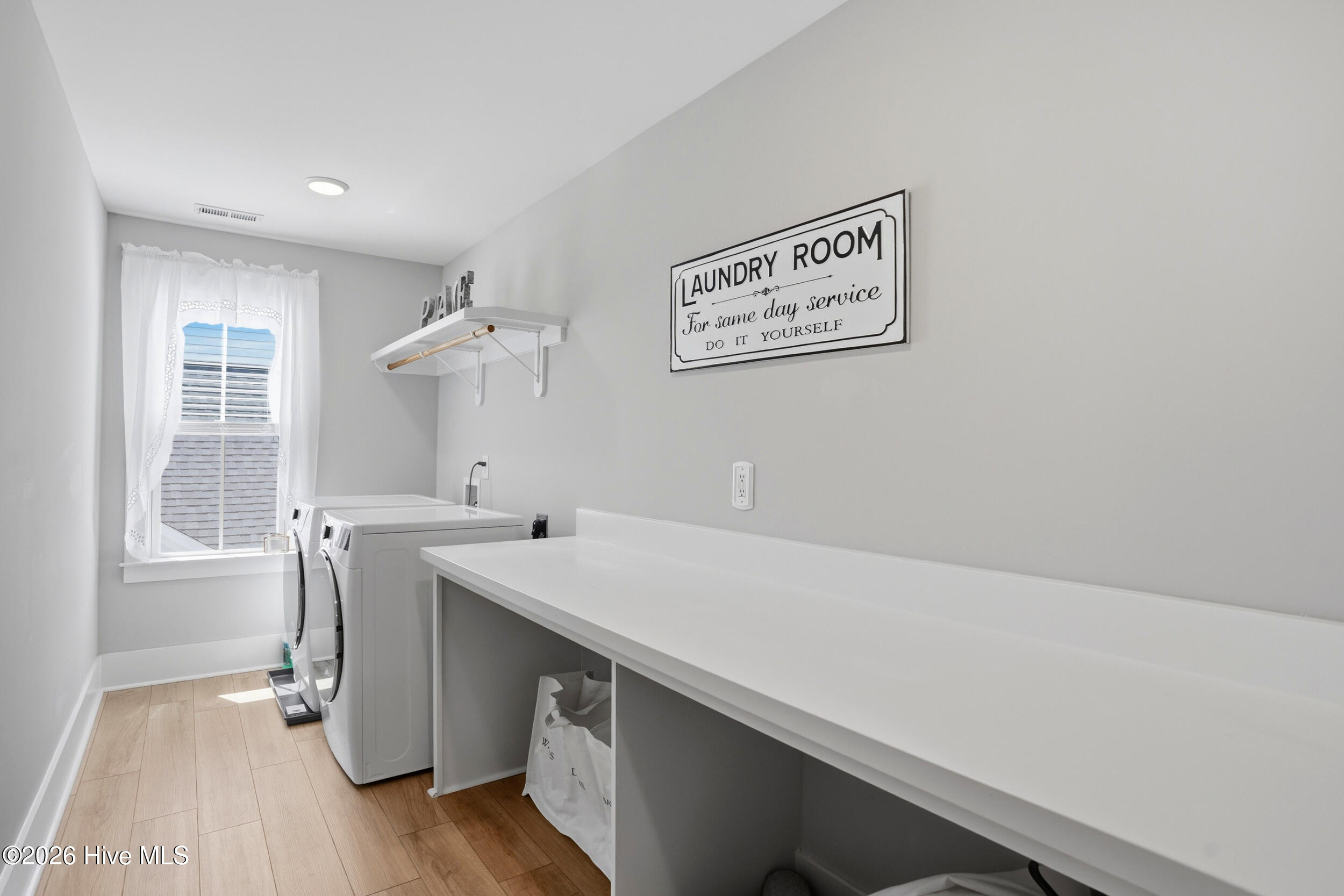 100565471 | Photo 47