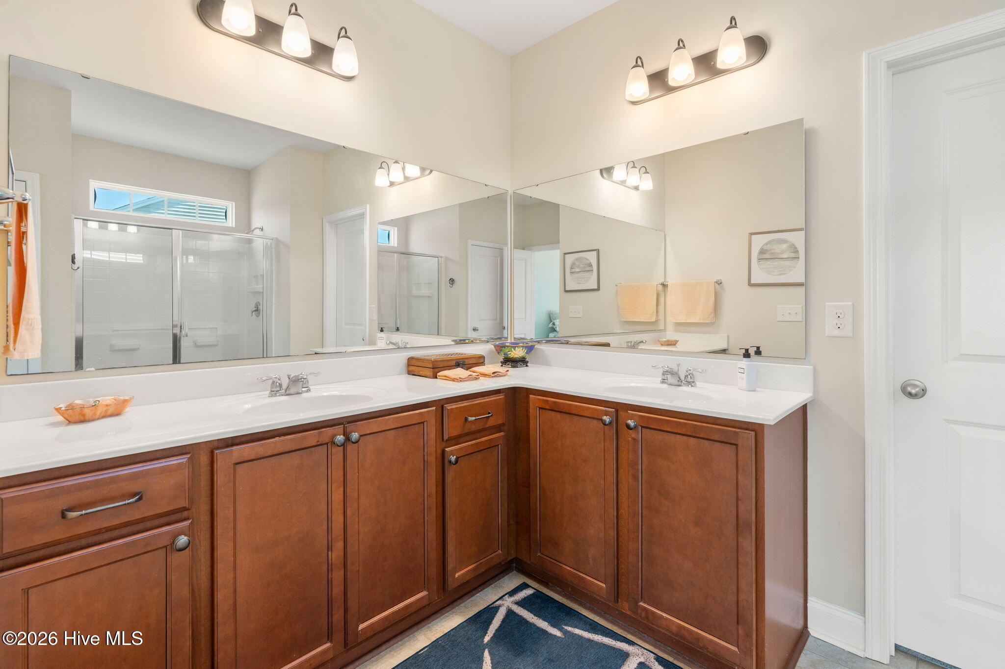 100569194 | Photo 20