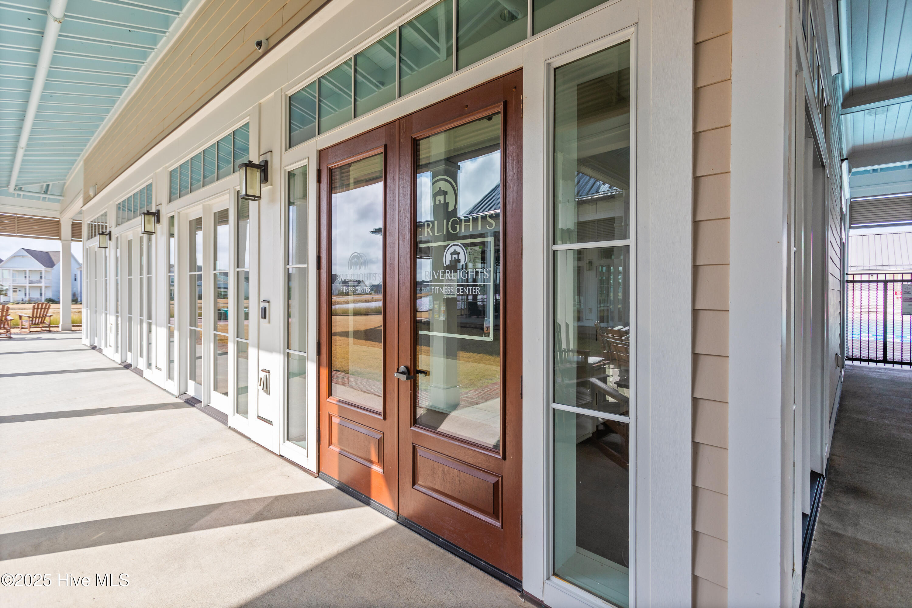 100532923 | Photo 64