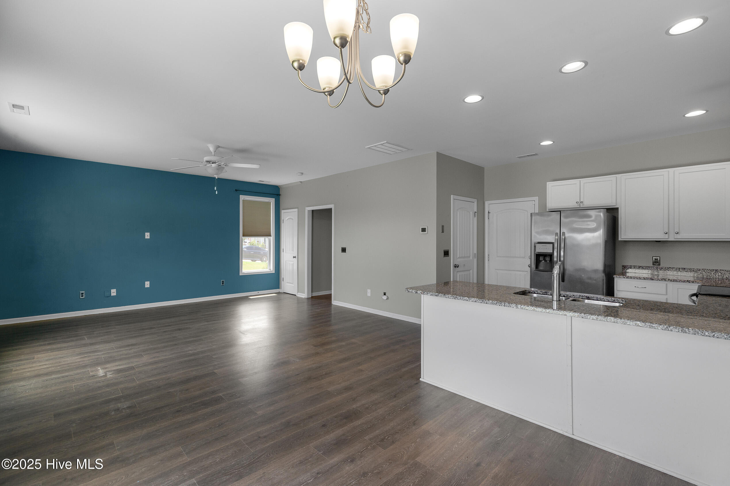 100547149 | Photo 15