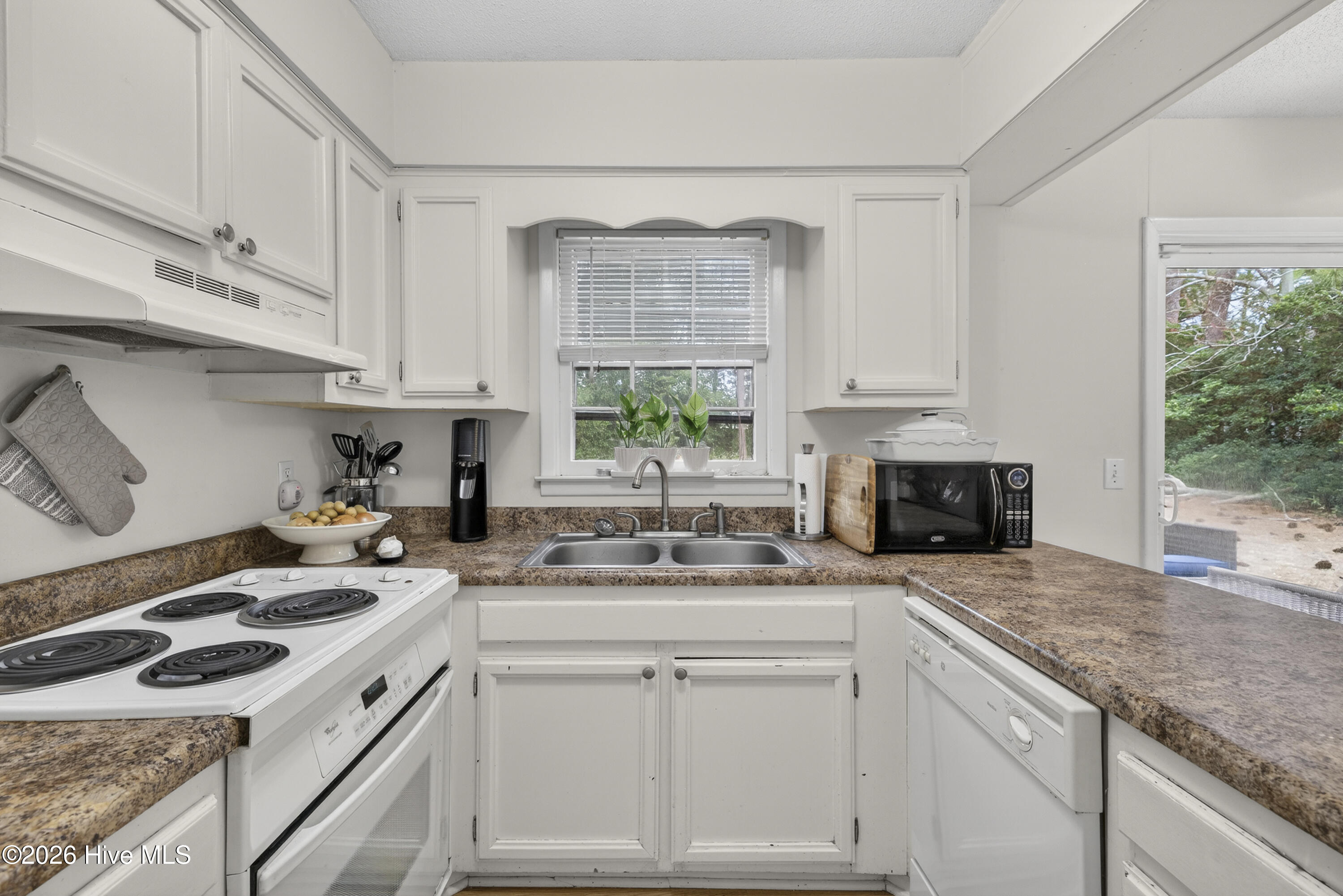 100555810 | Photo 13