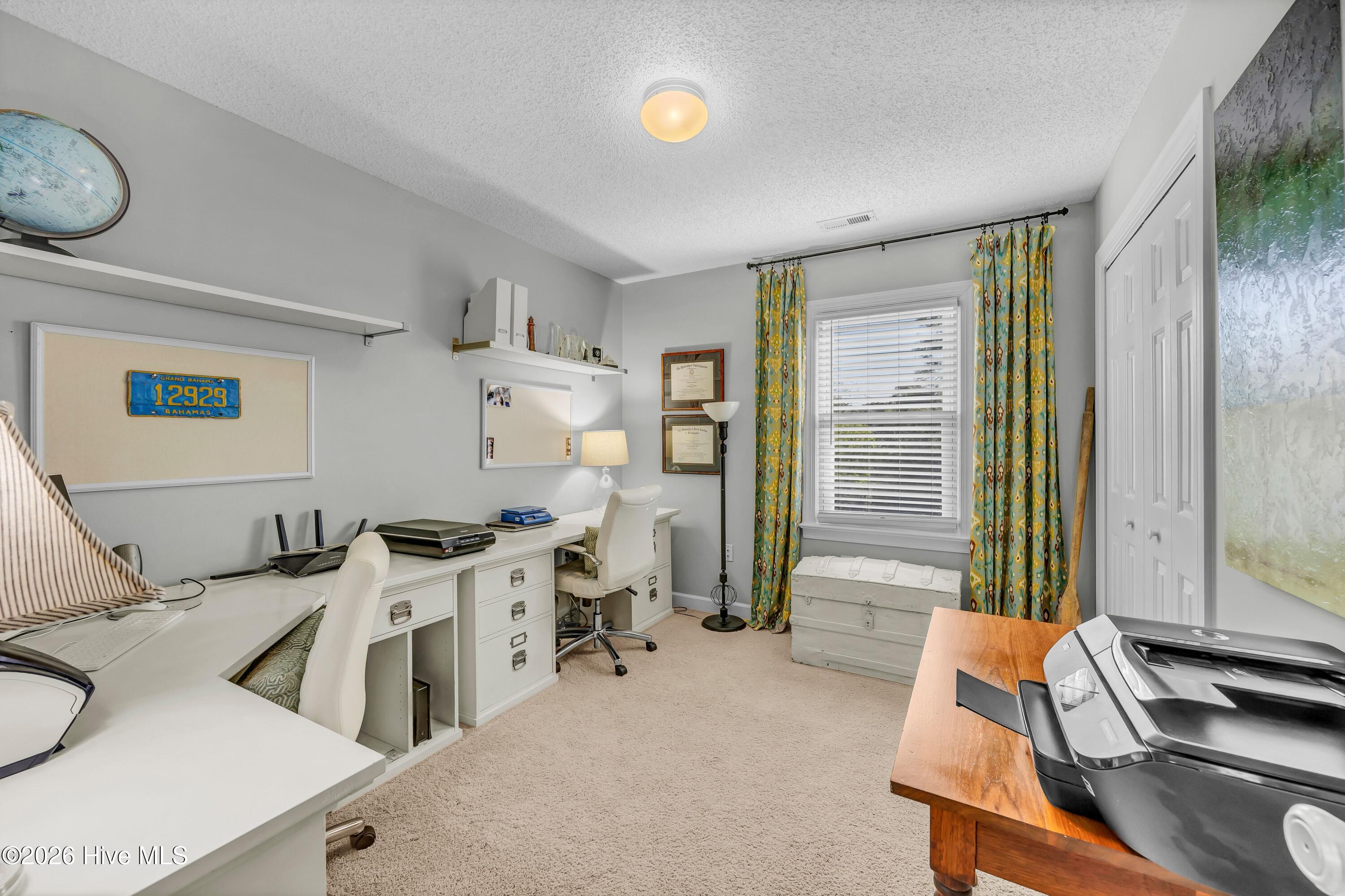 100561567 | Photo 19