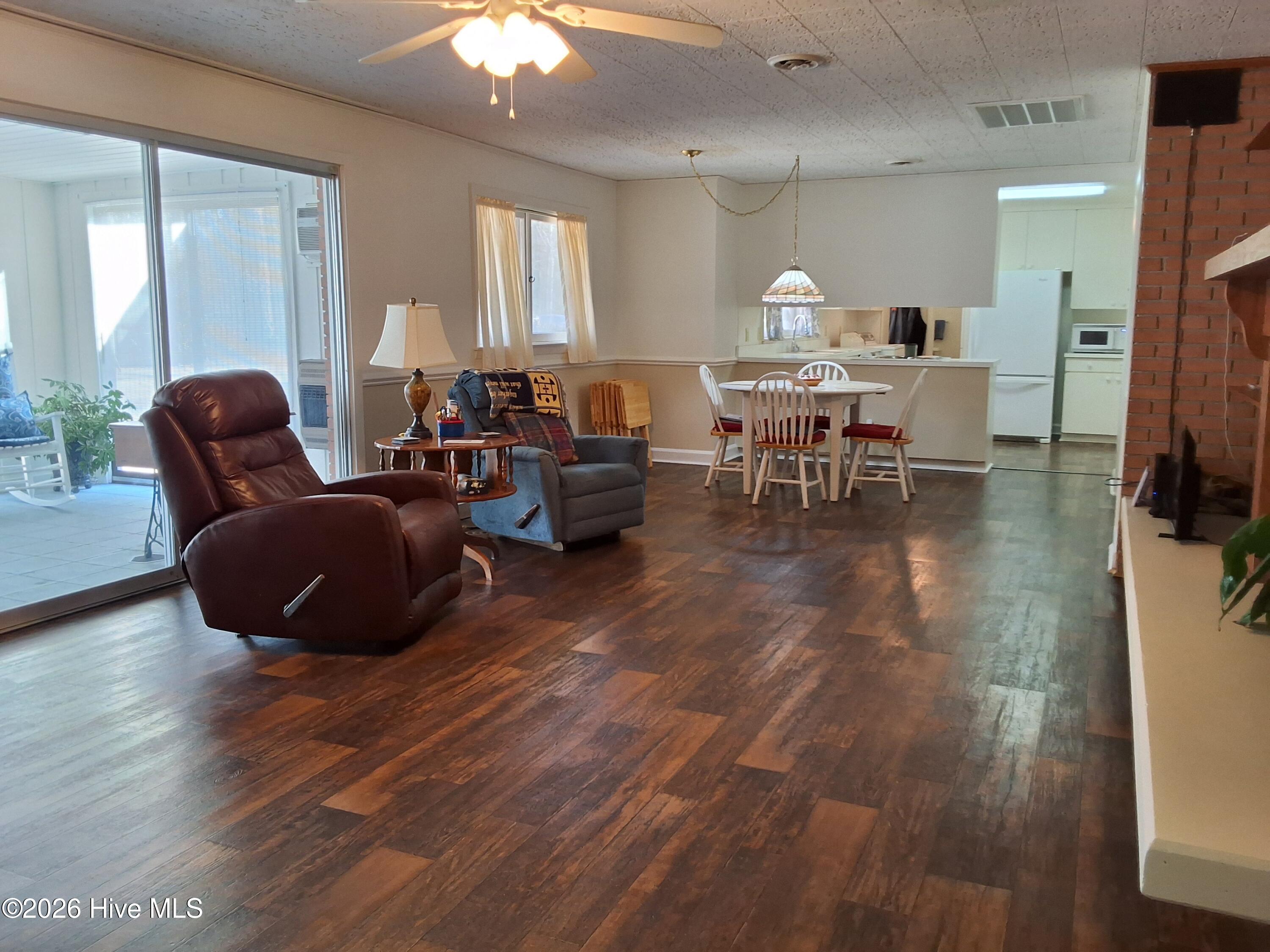 100554569 | Photo 21