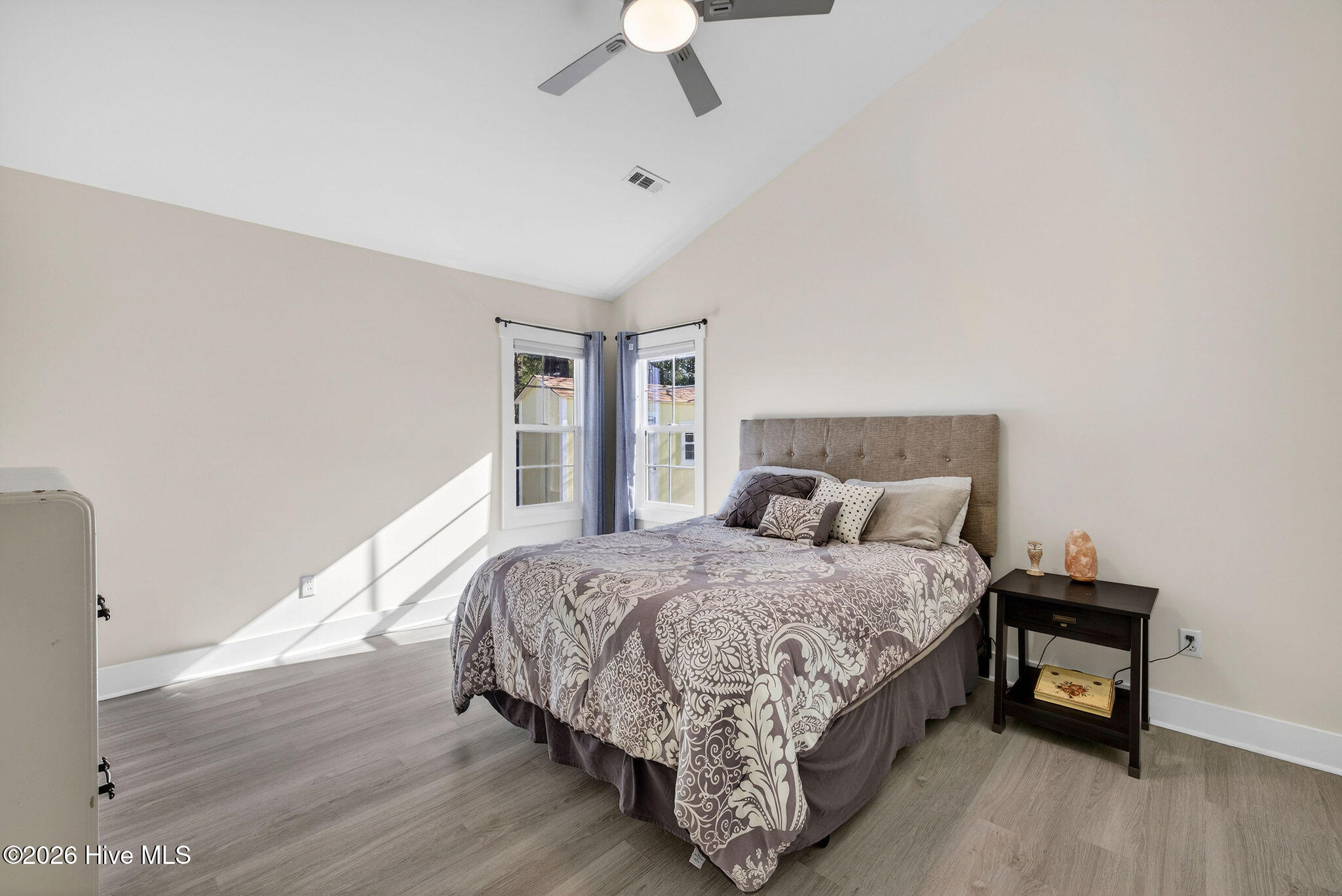 100551856 | Photo 18