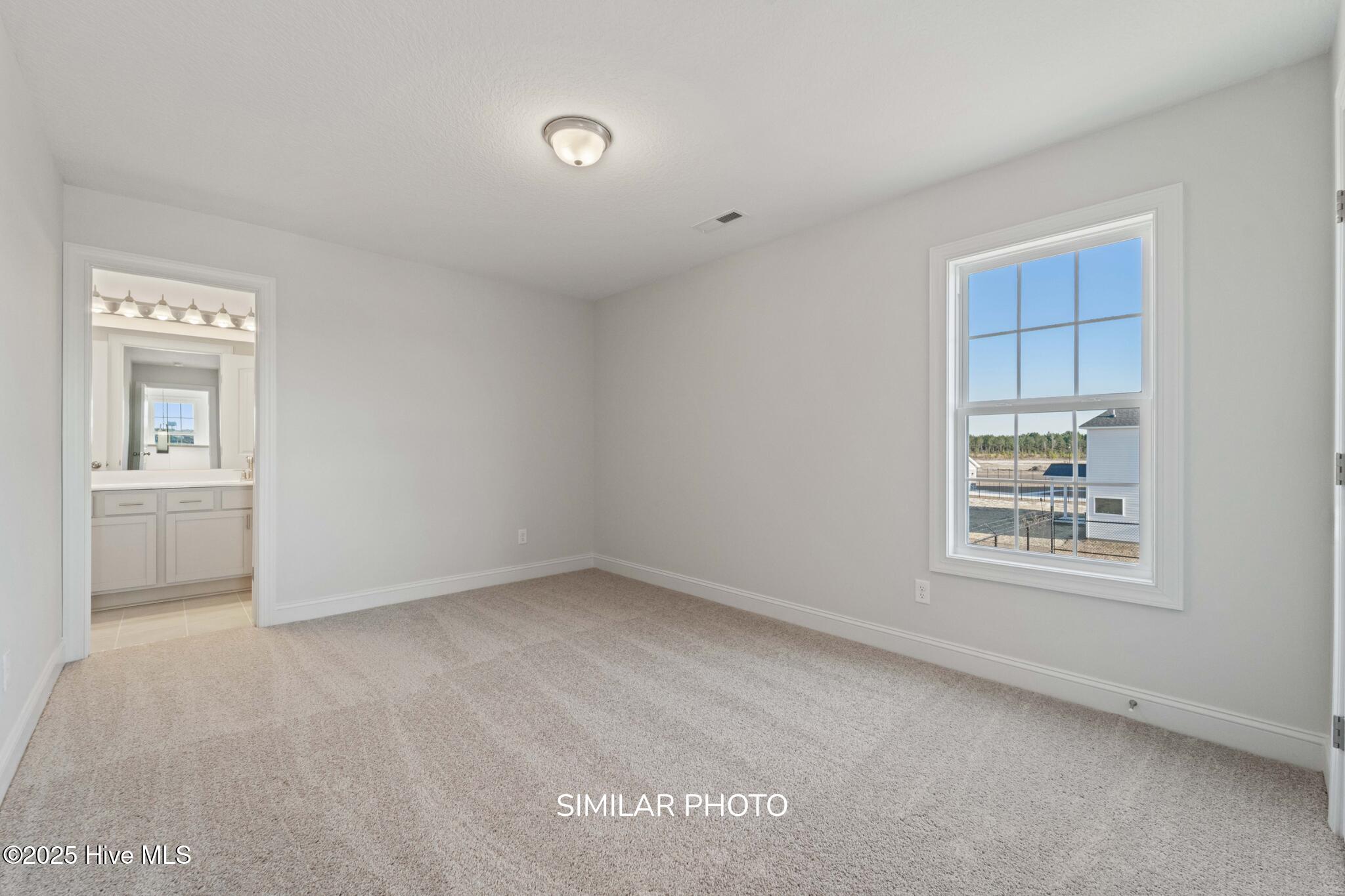 100543832 | Photo 24