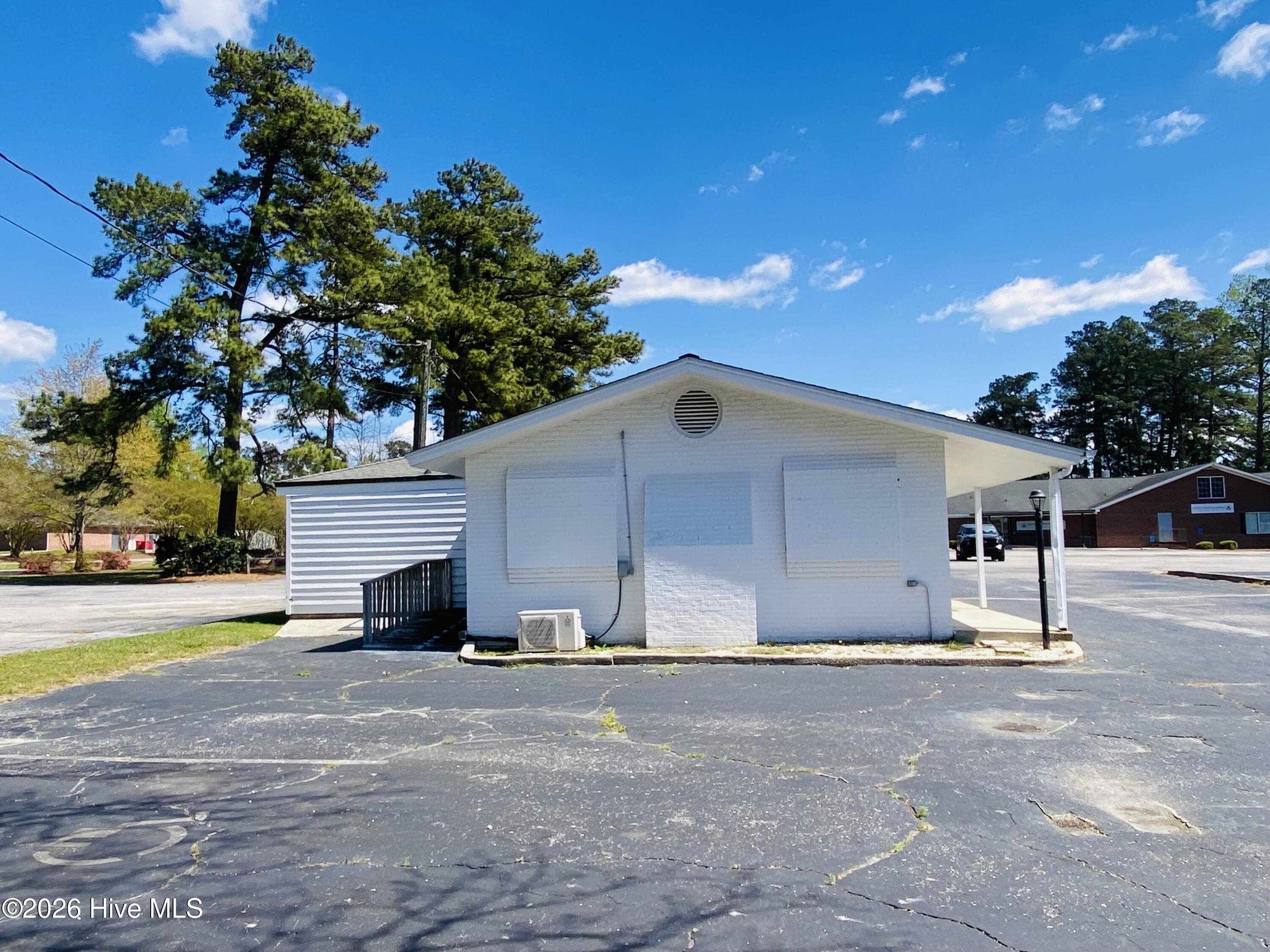 100563684 | Photo 10