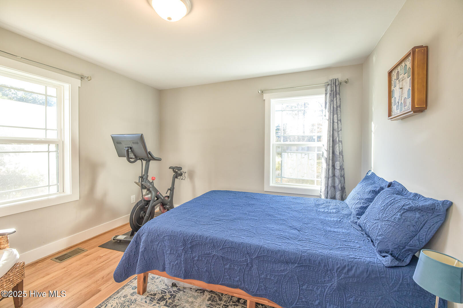 100545205 | Photo 35