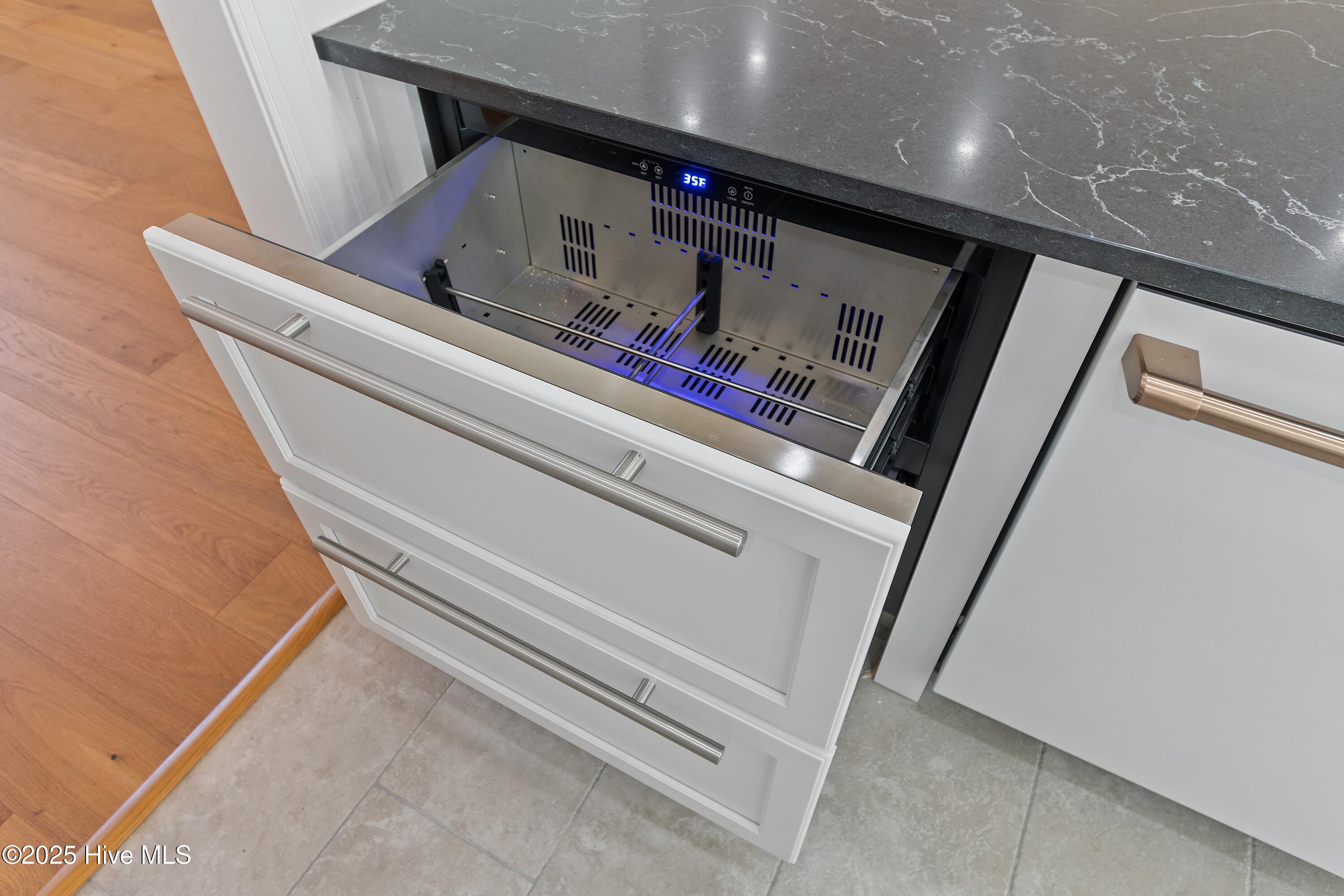 100537823 | Photo 21