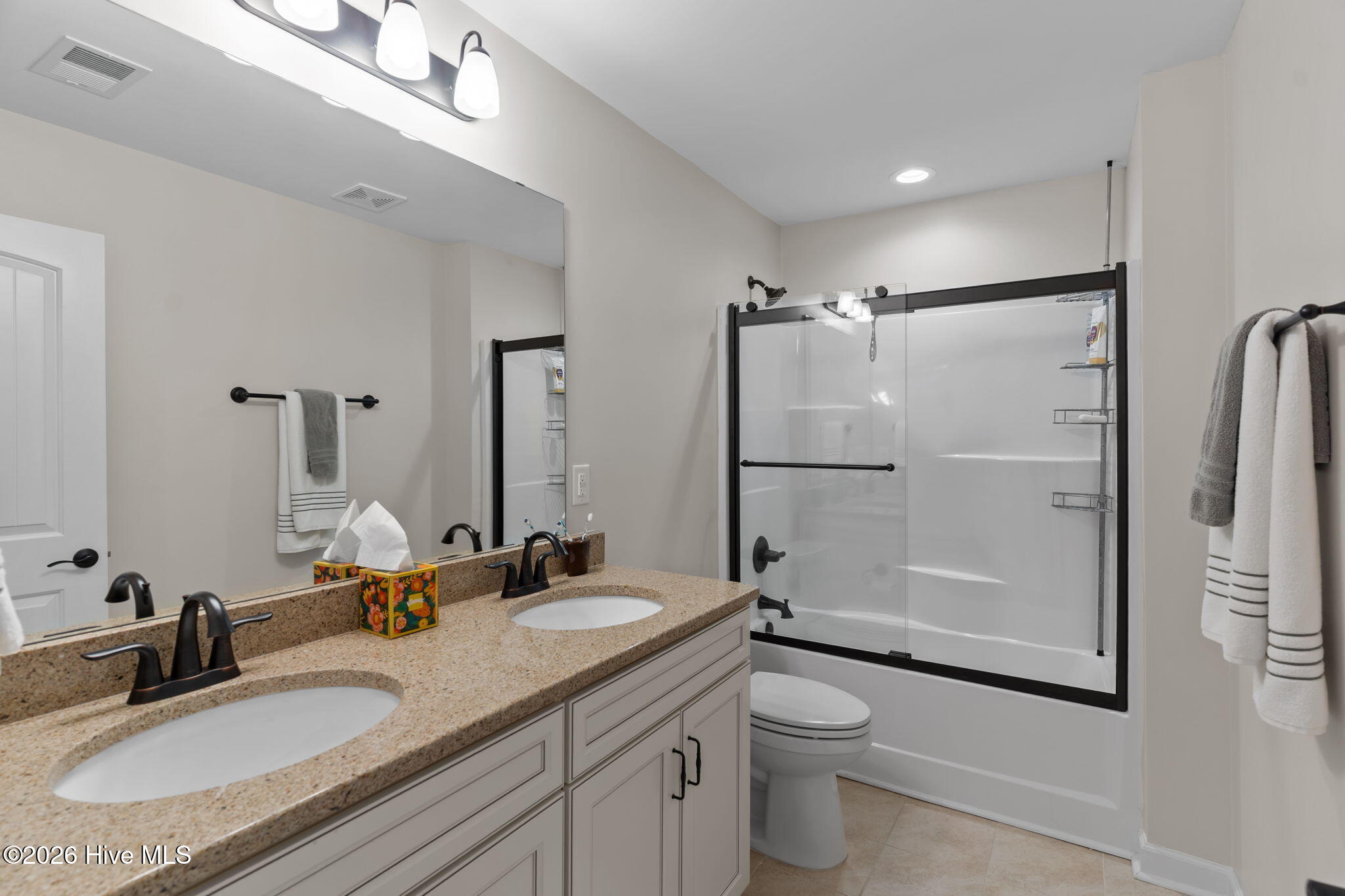 100557364 | Photo 31