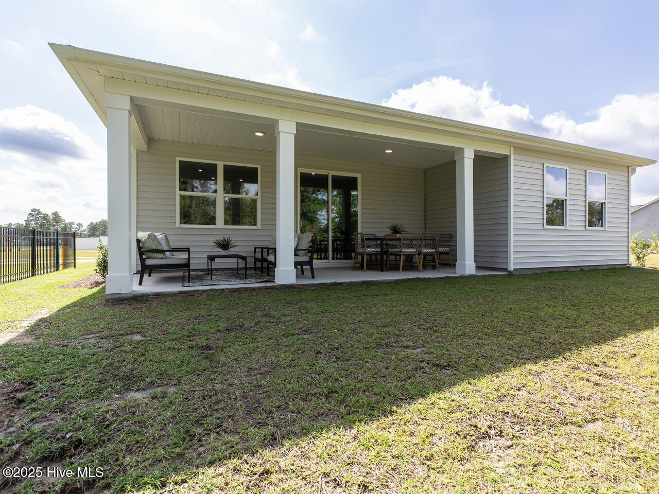 100548403 | Photo 36