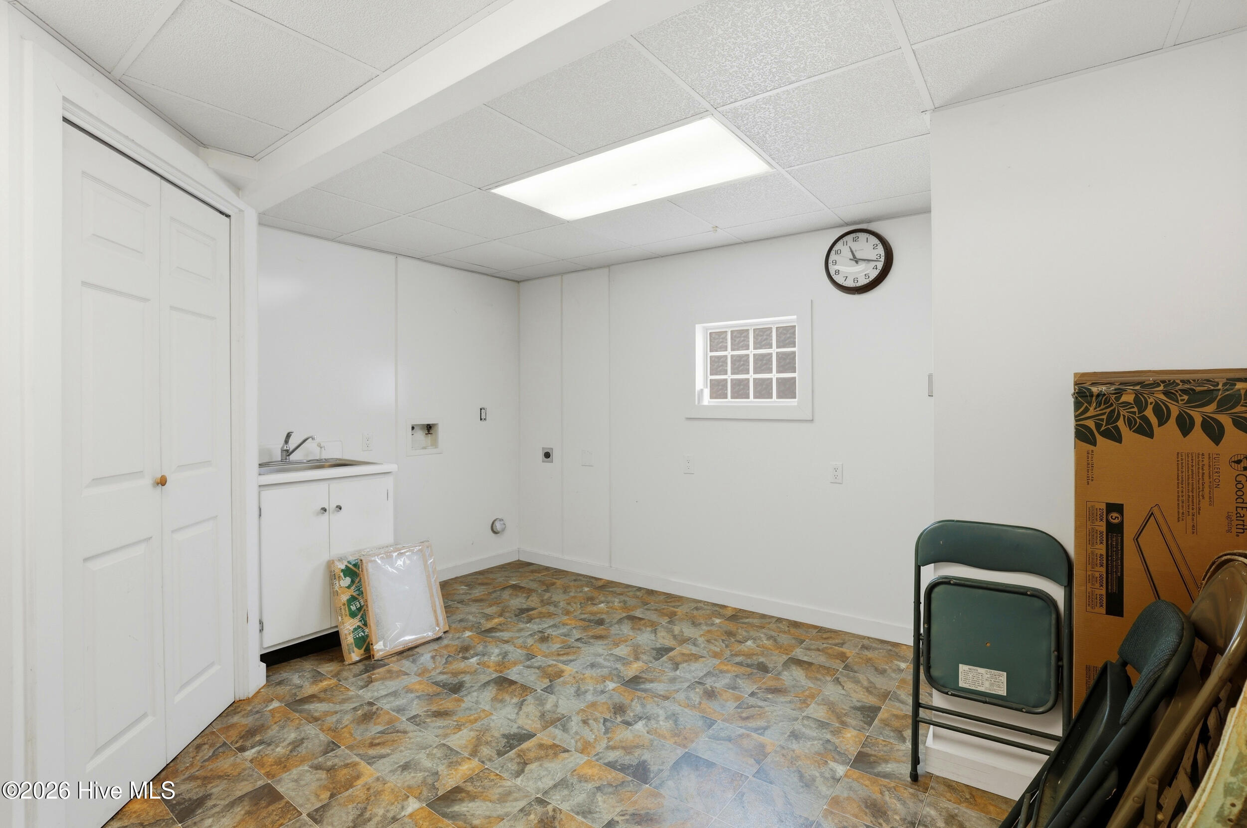 100561311 | Photo 37