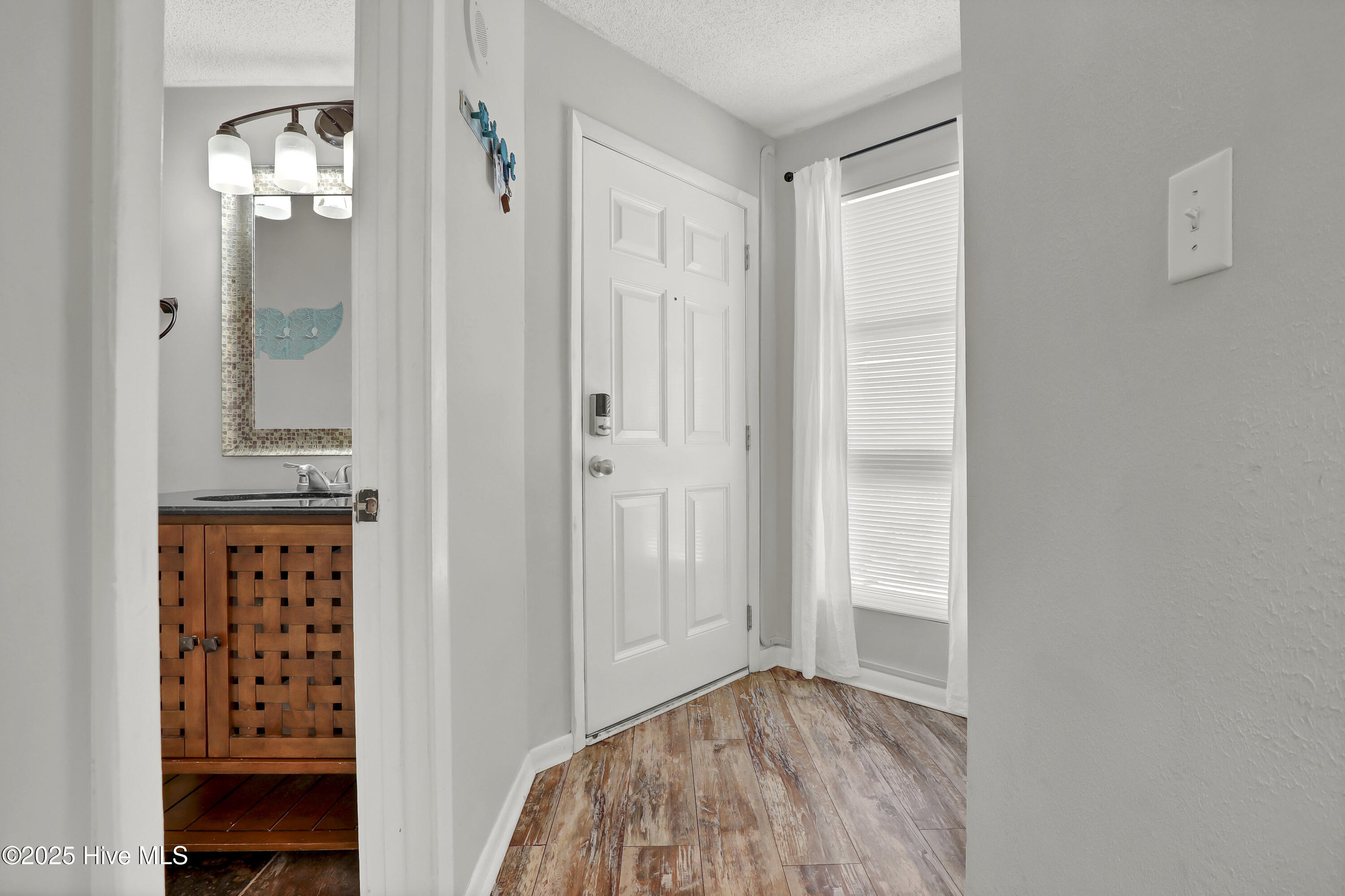 100520524 | Photo 12