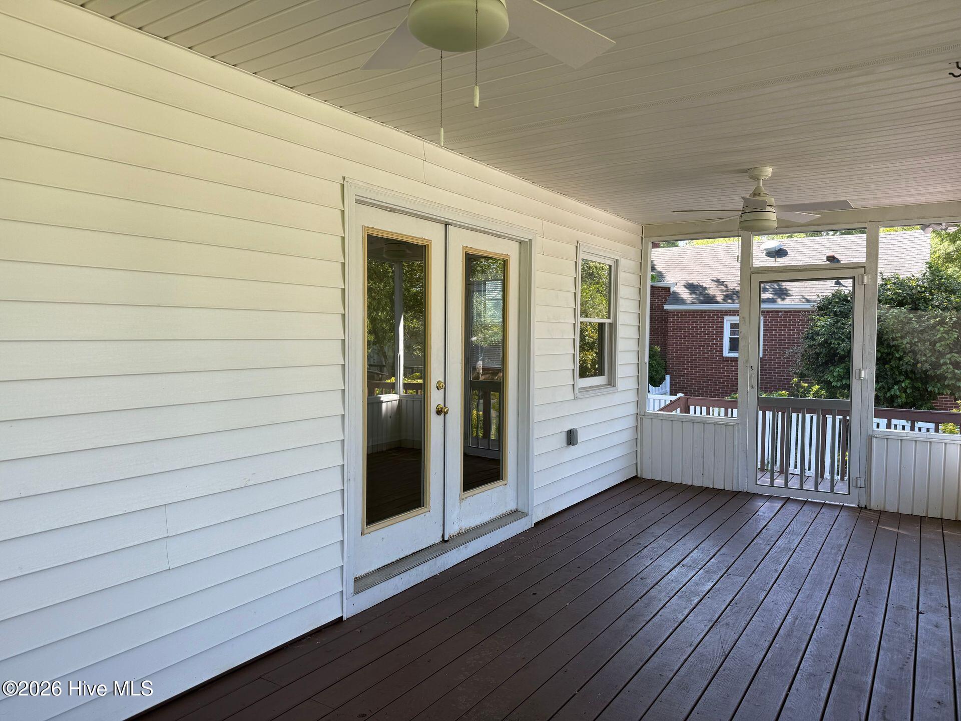 100569770 | Photo 12