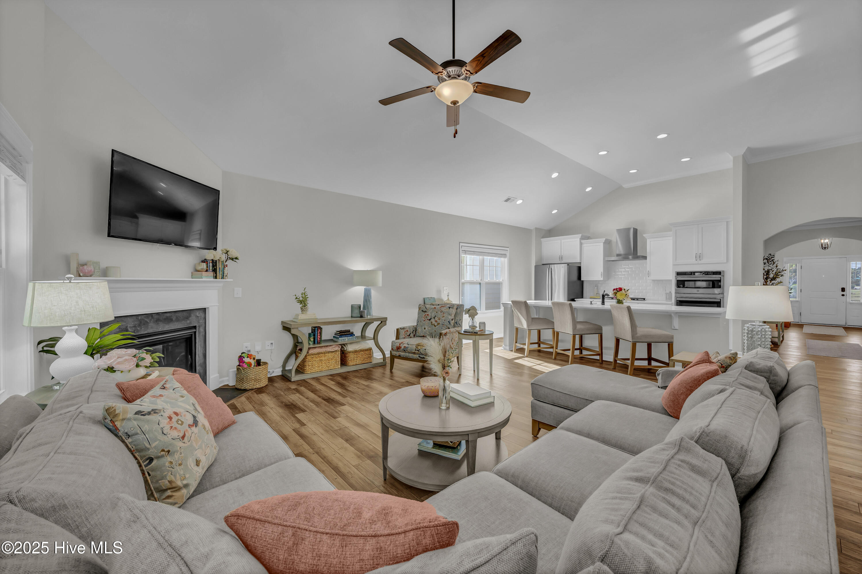 100532723 | Photo 23