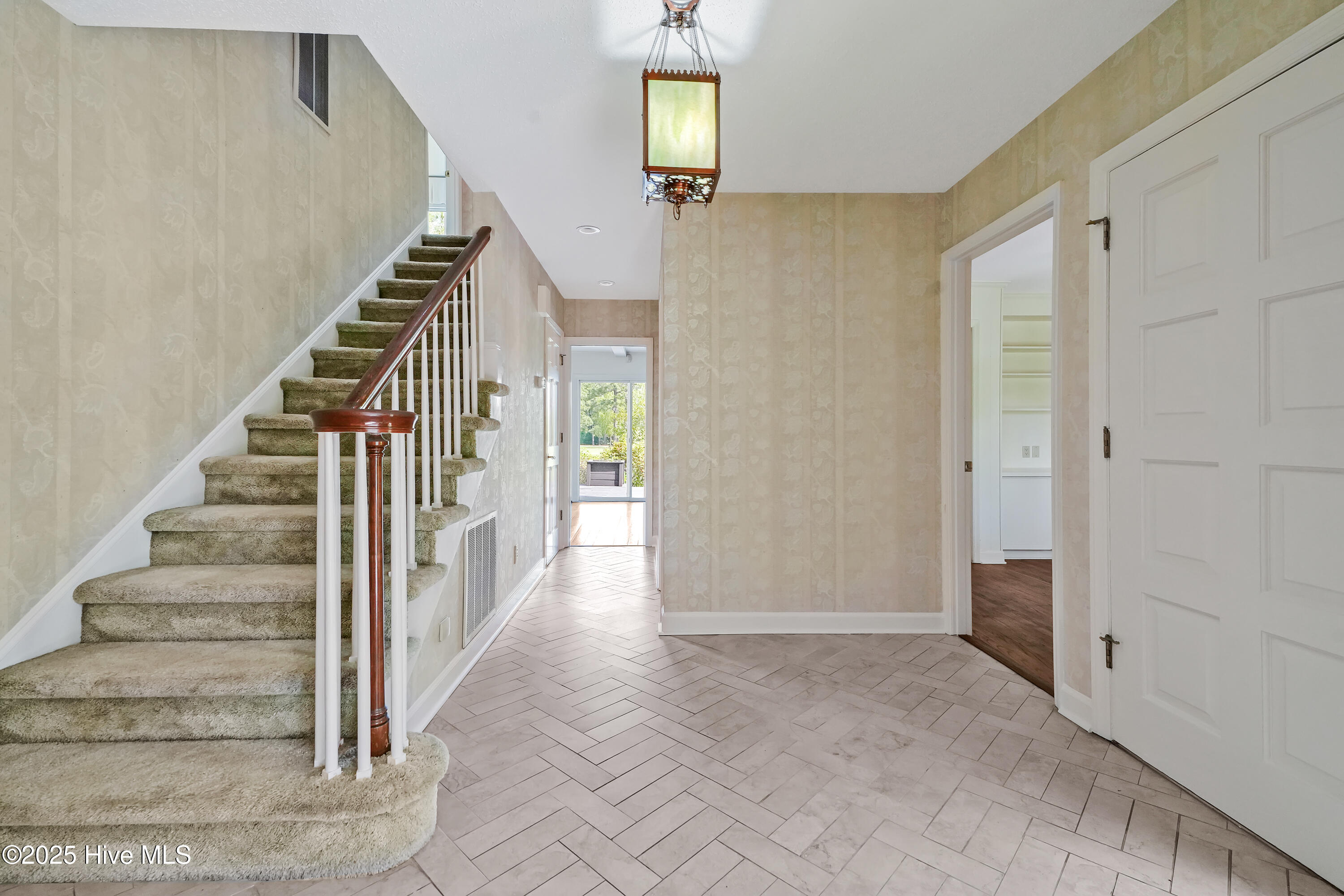 906RobertELeeDrive-7
