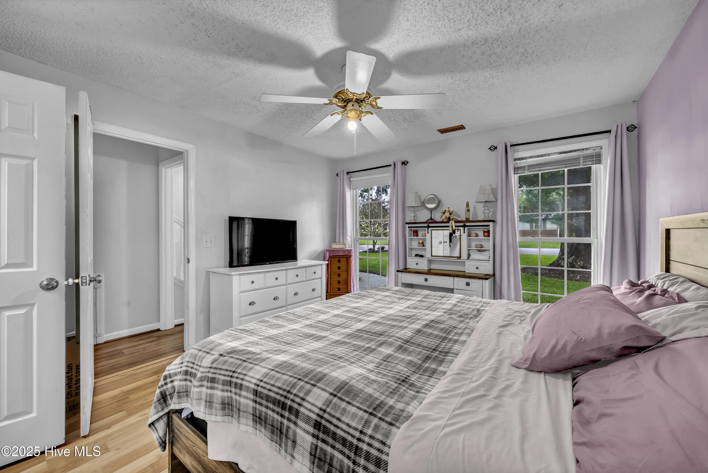 100525615 | Photo 26