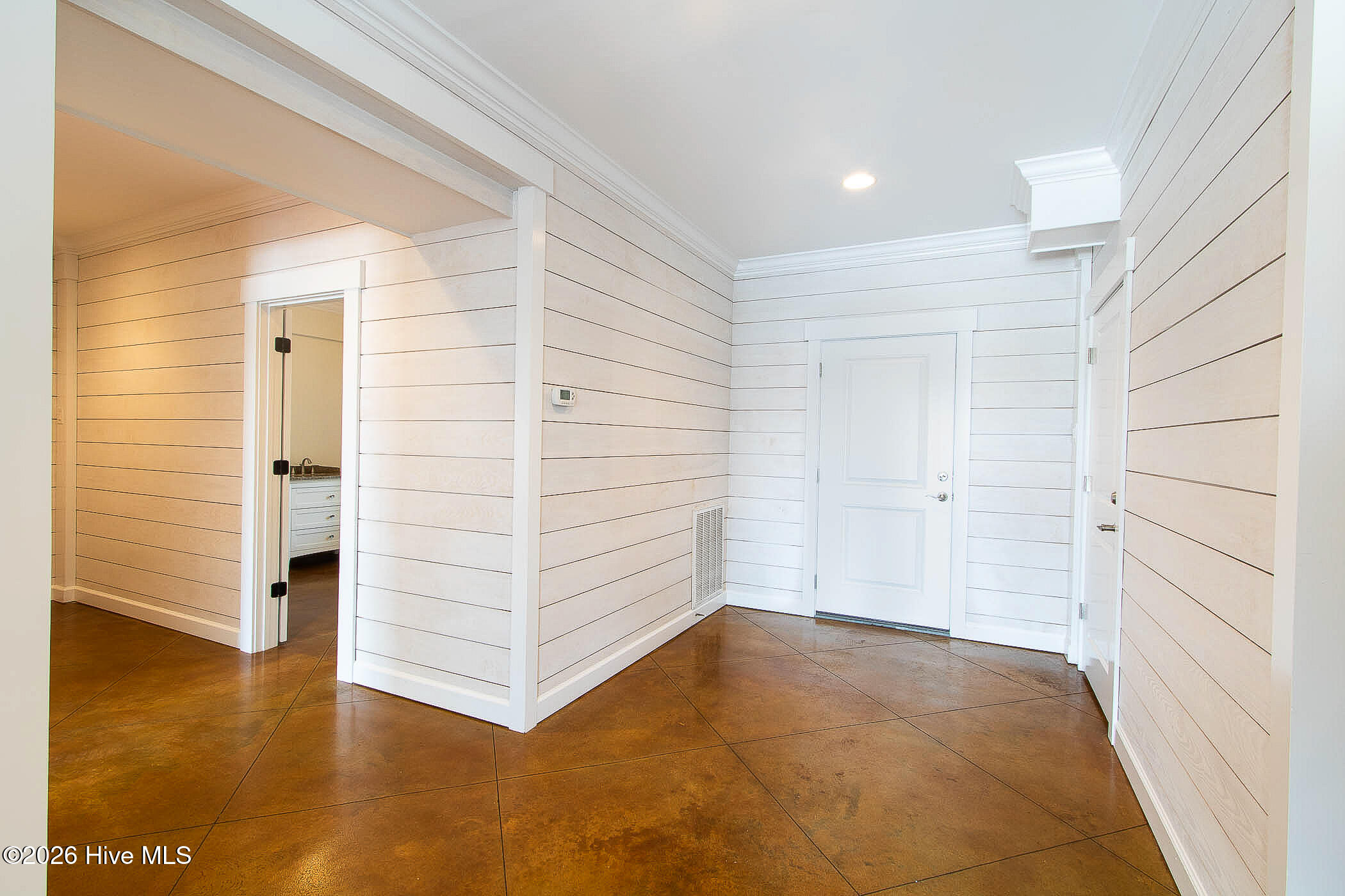 100568588 | Photo 80